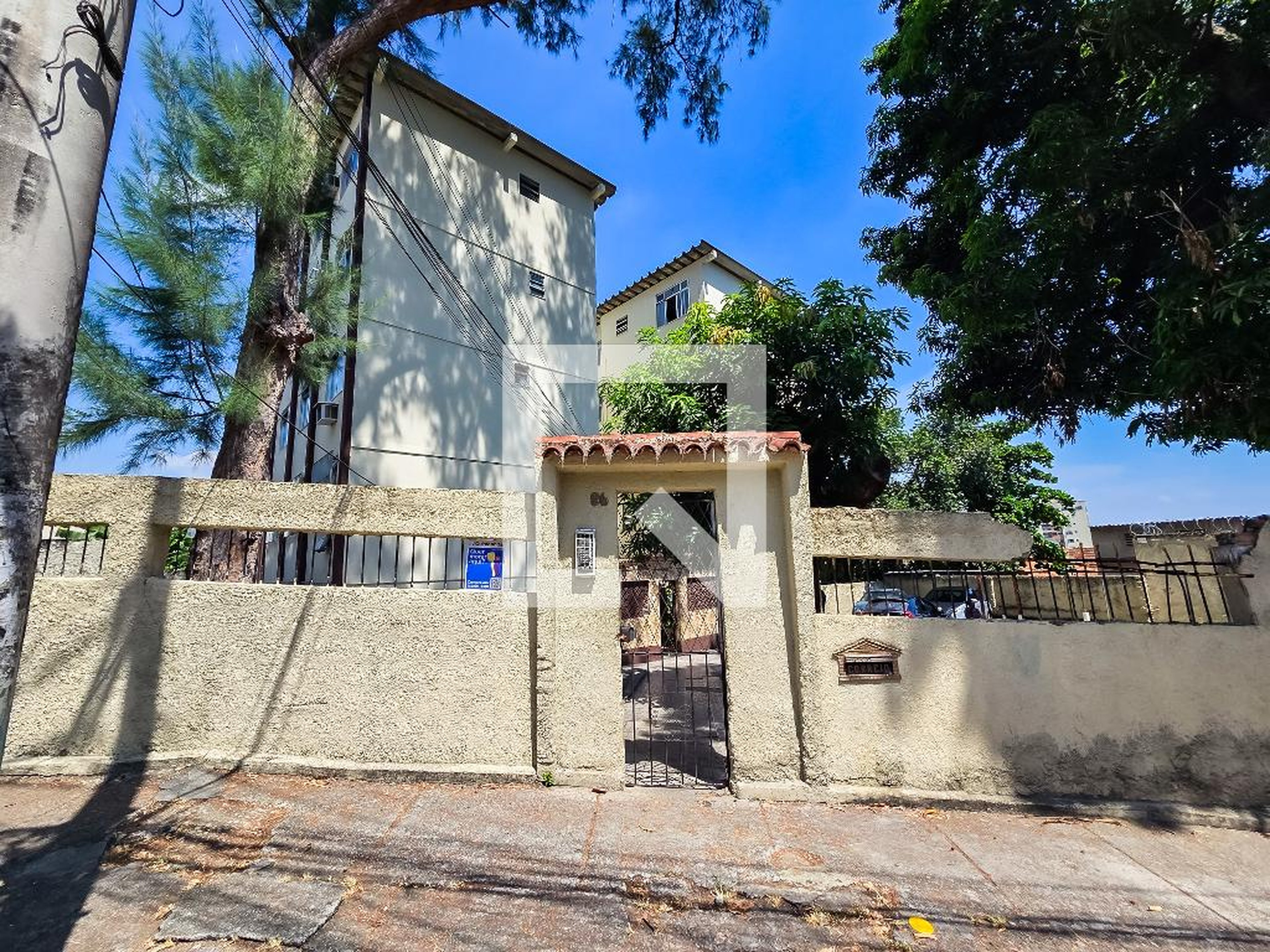 Fachada Condomínio em Rua Antenor Nascentes, 96