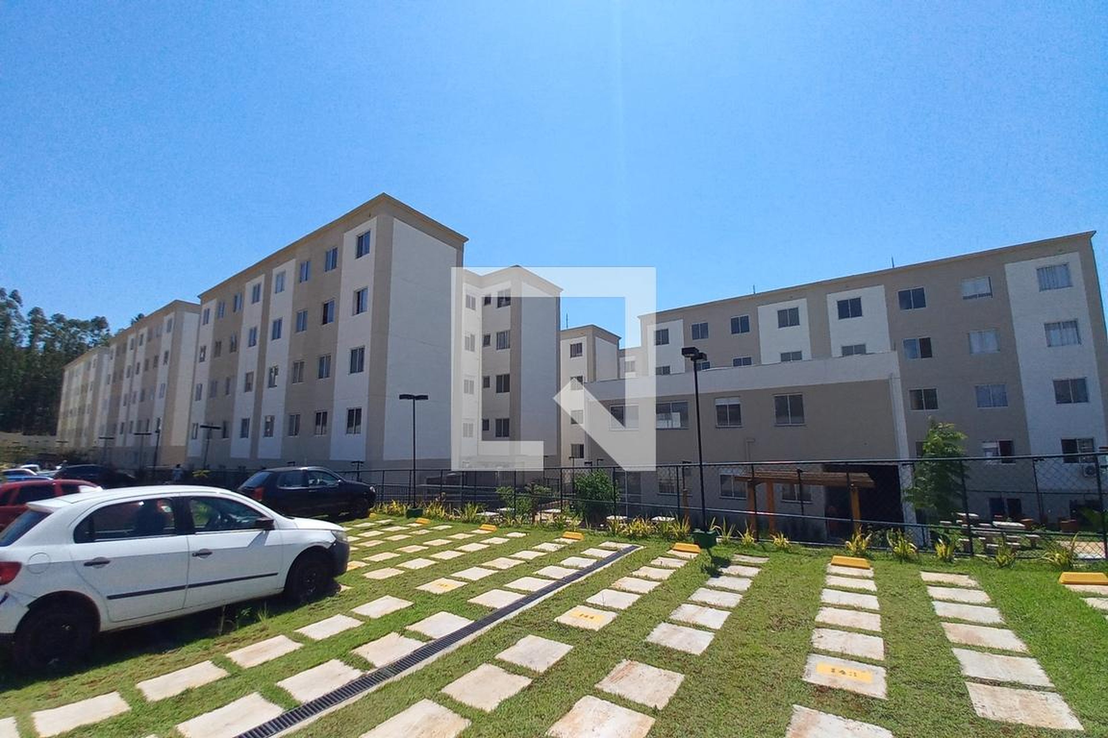 Fachada do Prédio Condomínio em Rua Gertrúdes Môro Rossin, 387