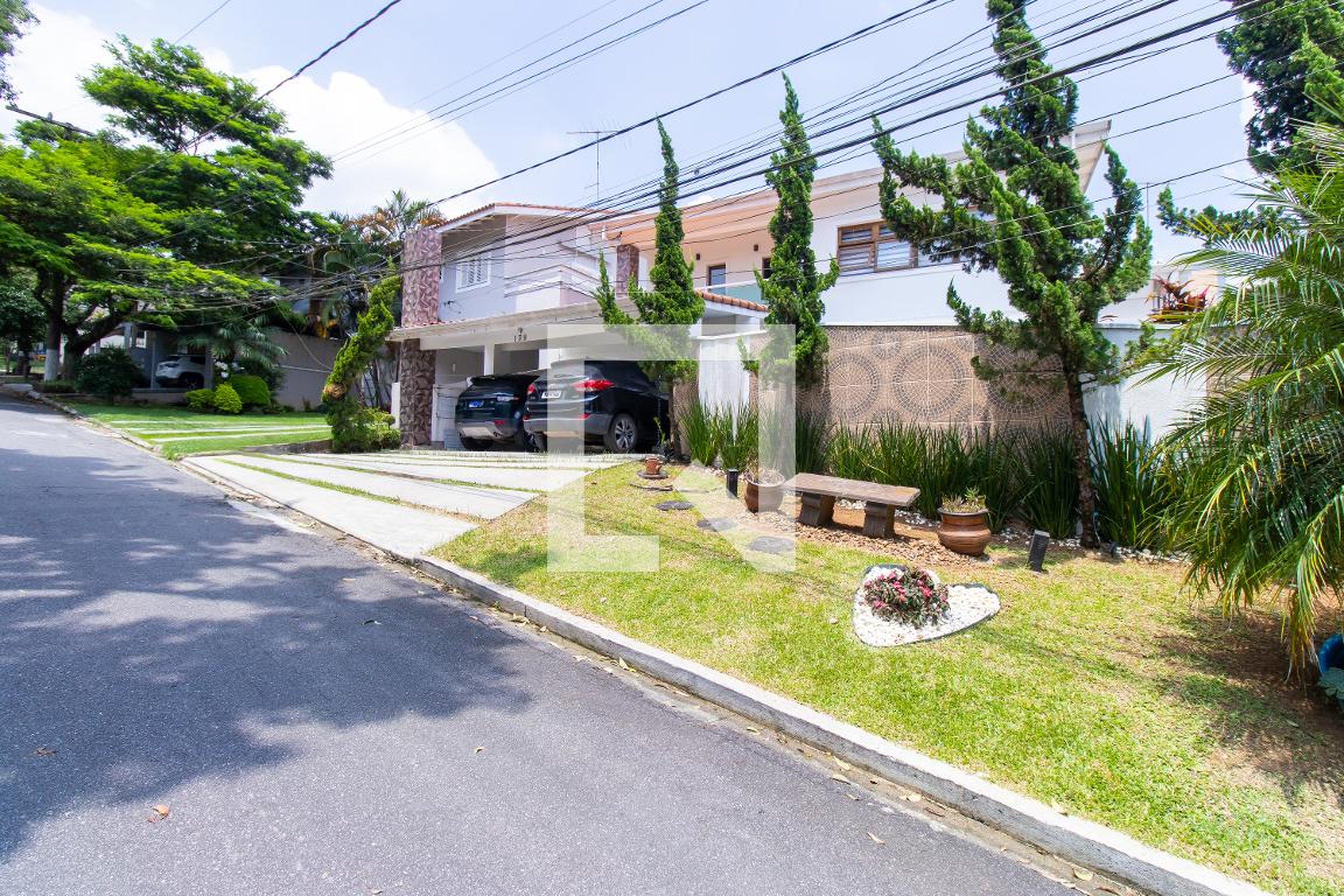 Fachada Condomínio em Rua dos Cravos, 139