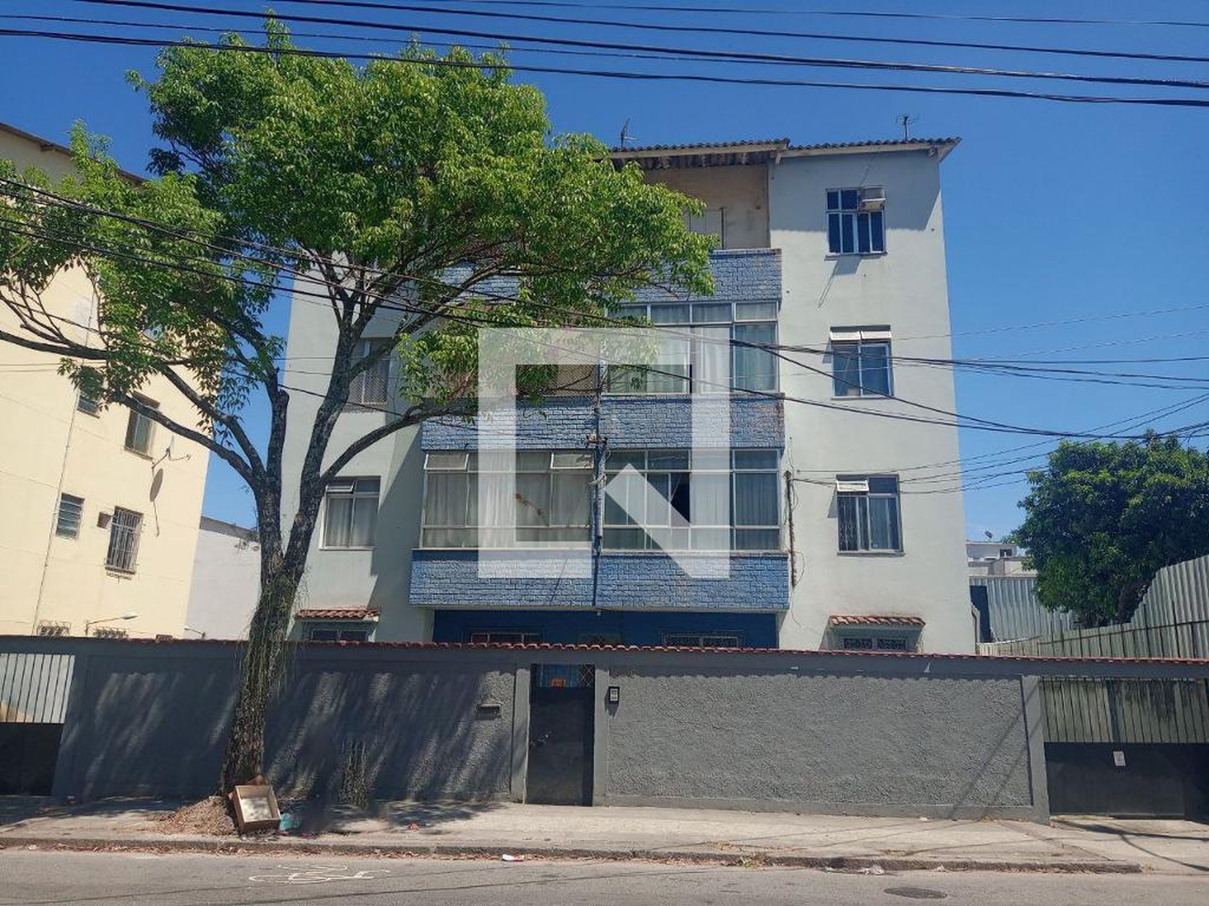 Fachada Condomínio em Rua Pedro Téles, 2