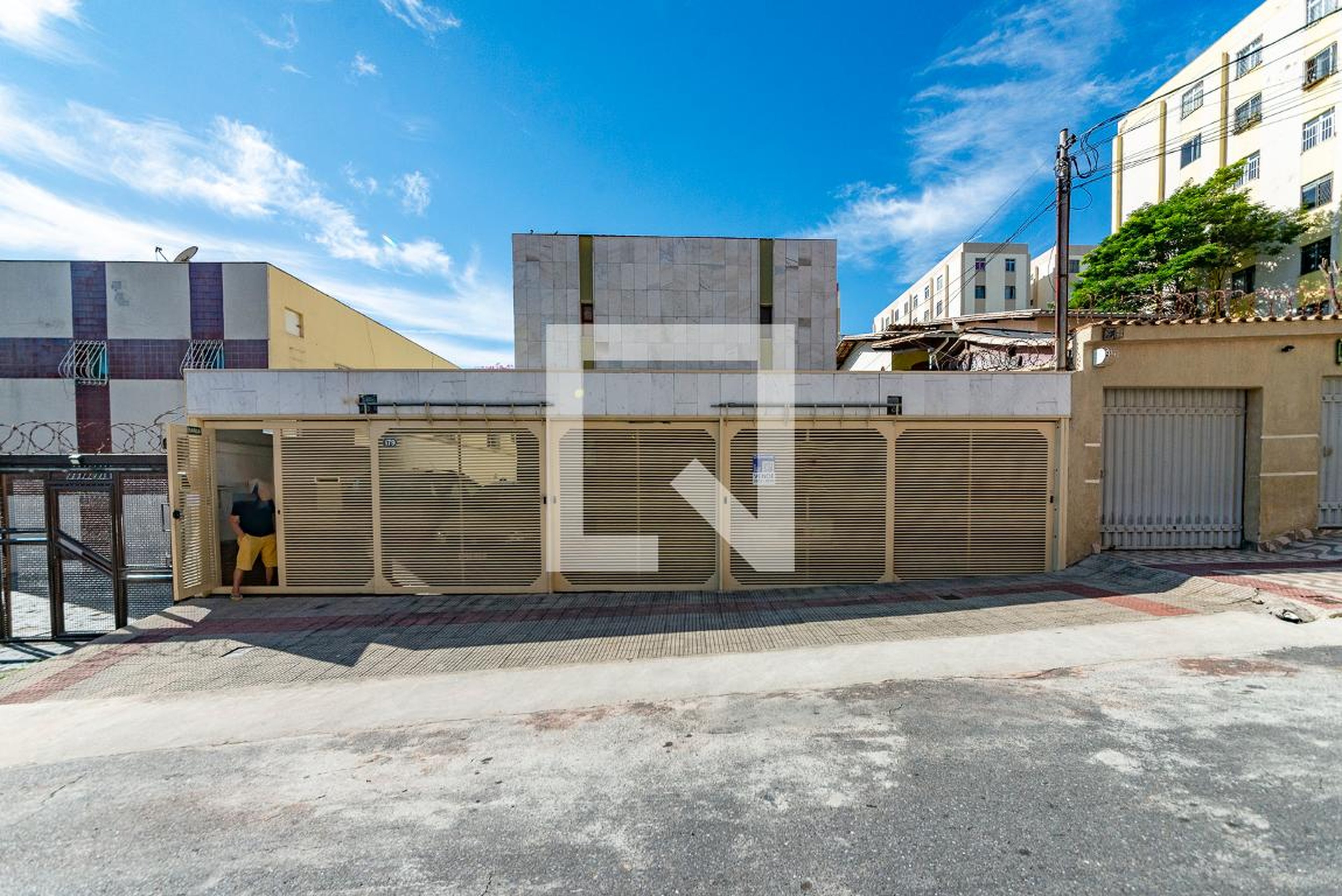 Fachada Condomínio em Rua Conde de Luminares, 179