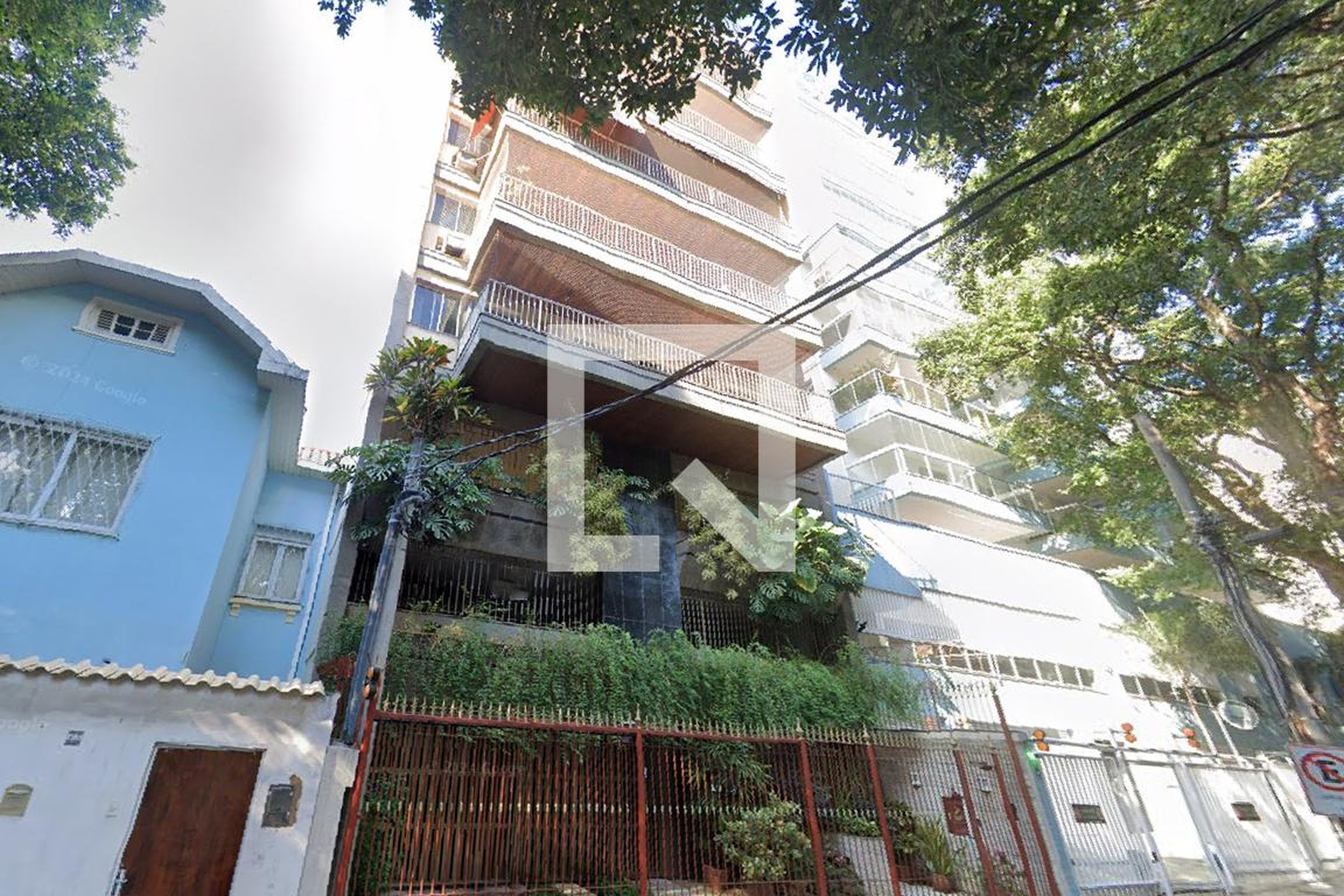 Fachada Condomínio em Rua Araújo Pena, 67