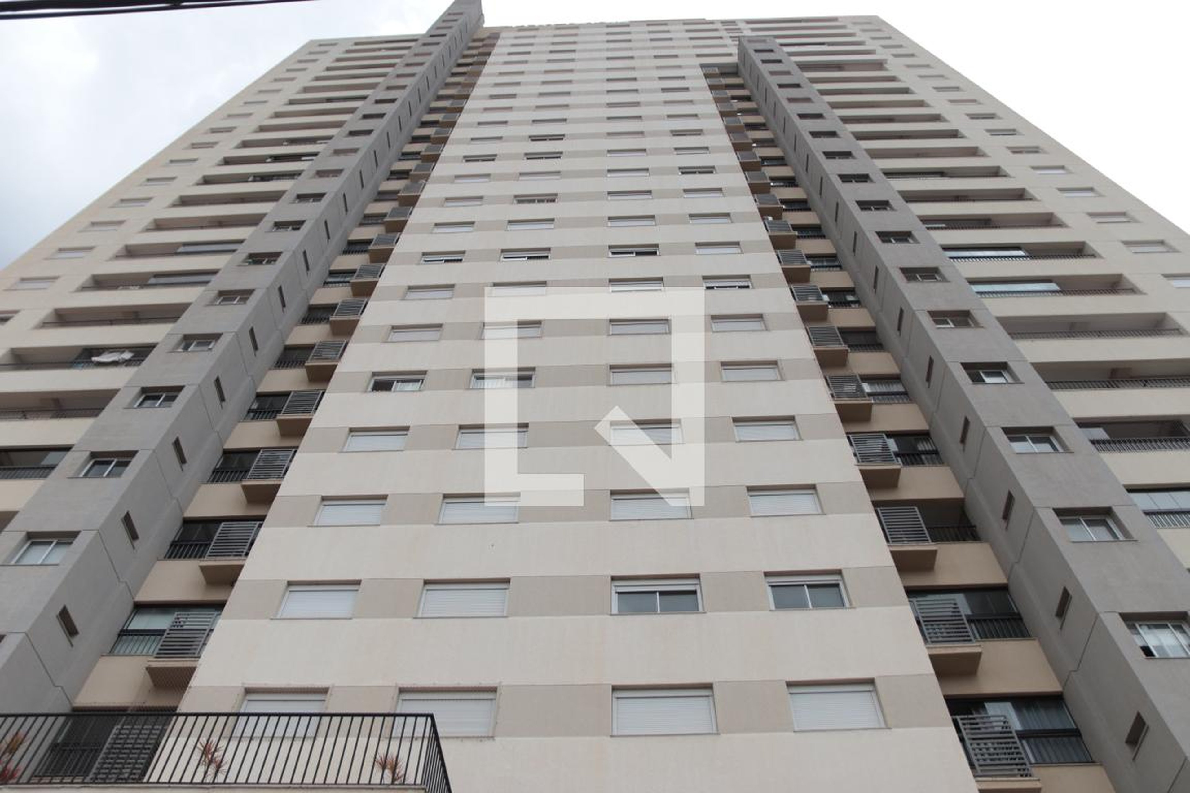 Fachada Condomínio em Avenida 24 de Outubro, 201