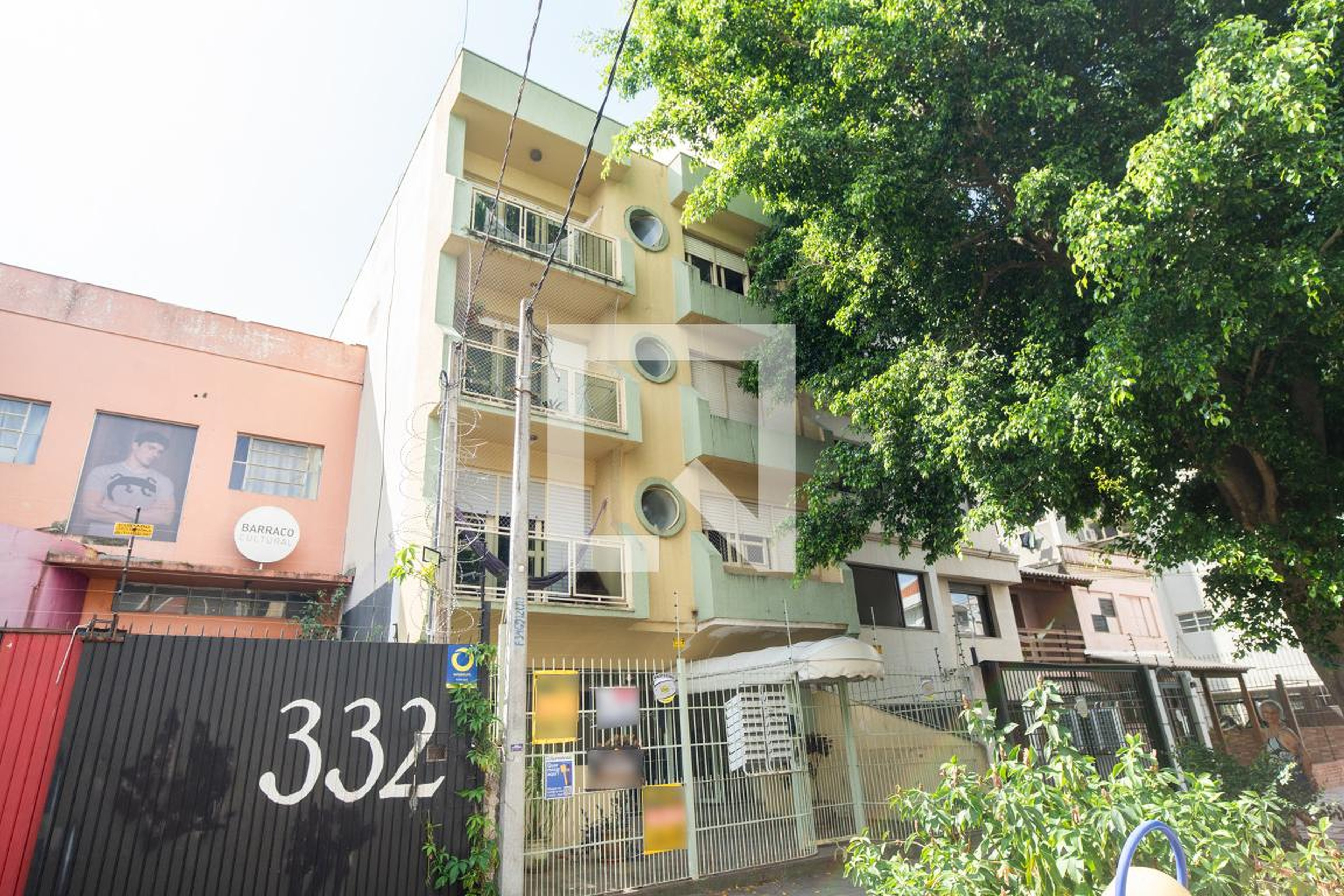 Fachada Condomínio em Rua Laurindo, 340