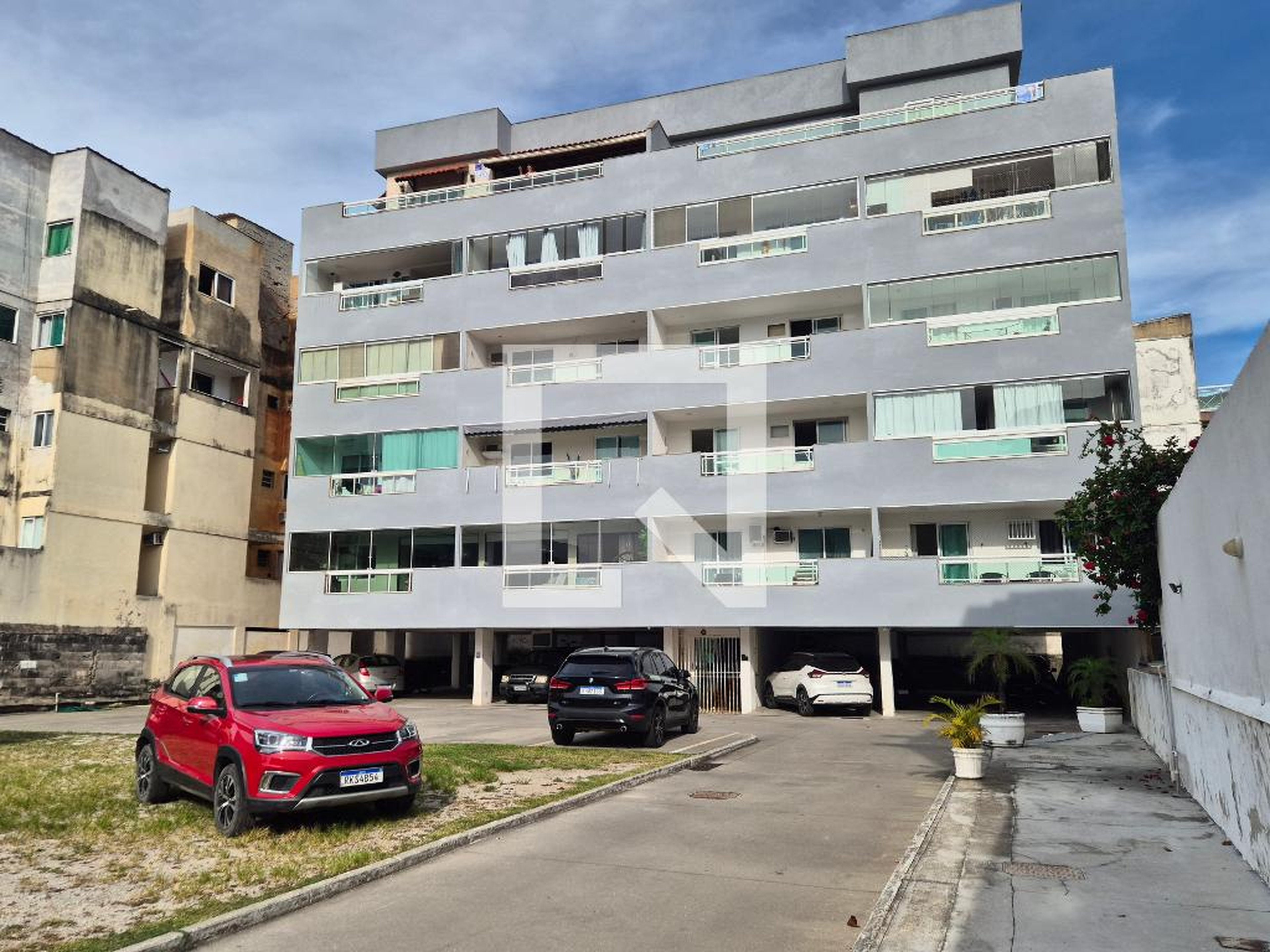 Fachada Condomínio em Rua Geraldo Irineo Joffily, 83