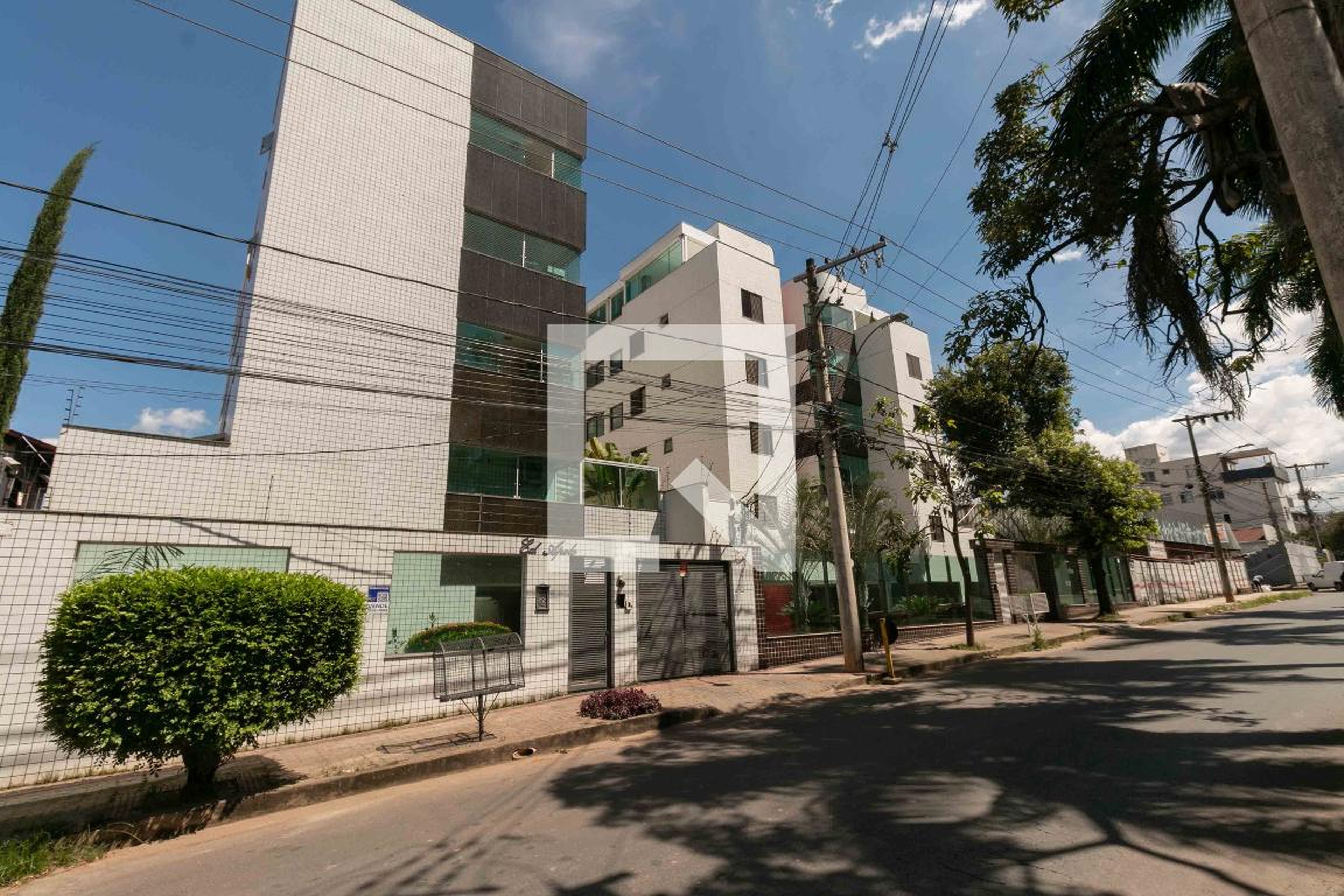 Fachada Condomínio em Rua Álvaro Martins, 243