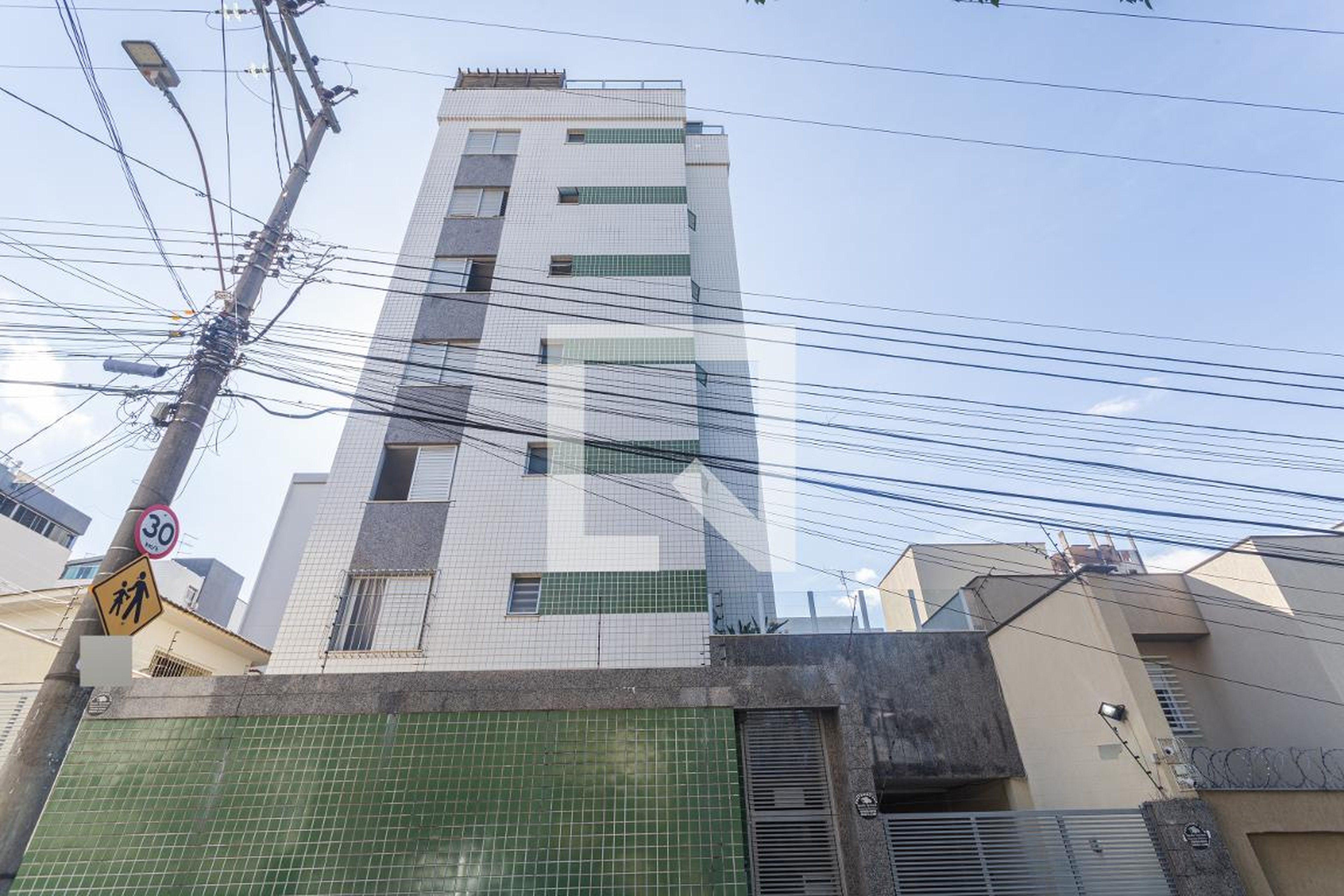 Fachada Condomínio em Rua Juacema, 194