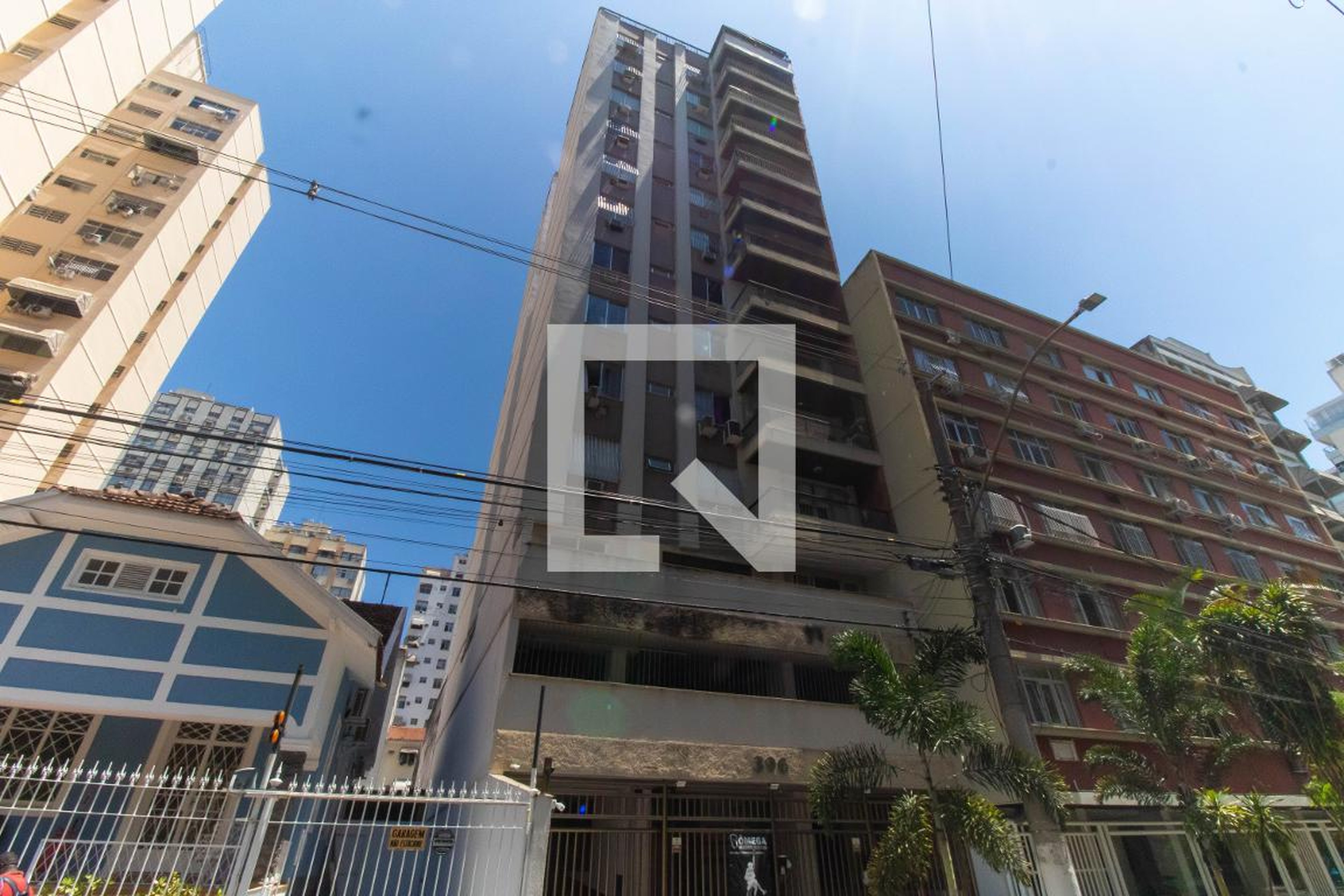 Fachada Condomínio em Rua Lemos Cunha, 396