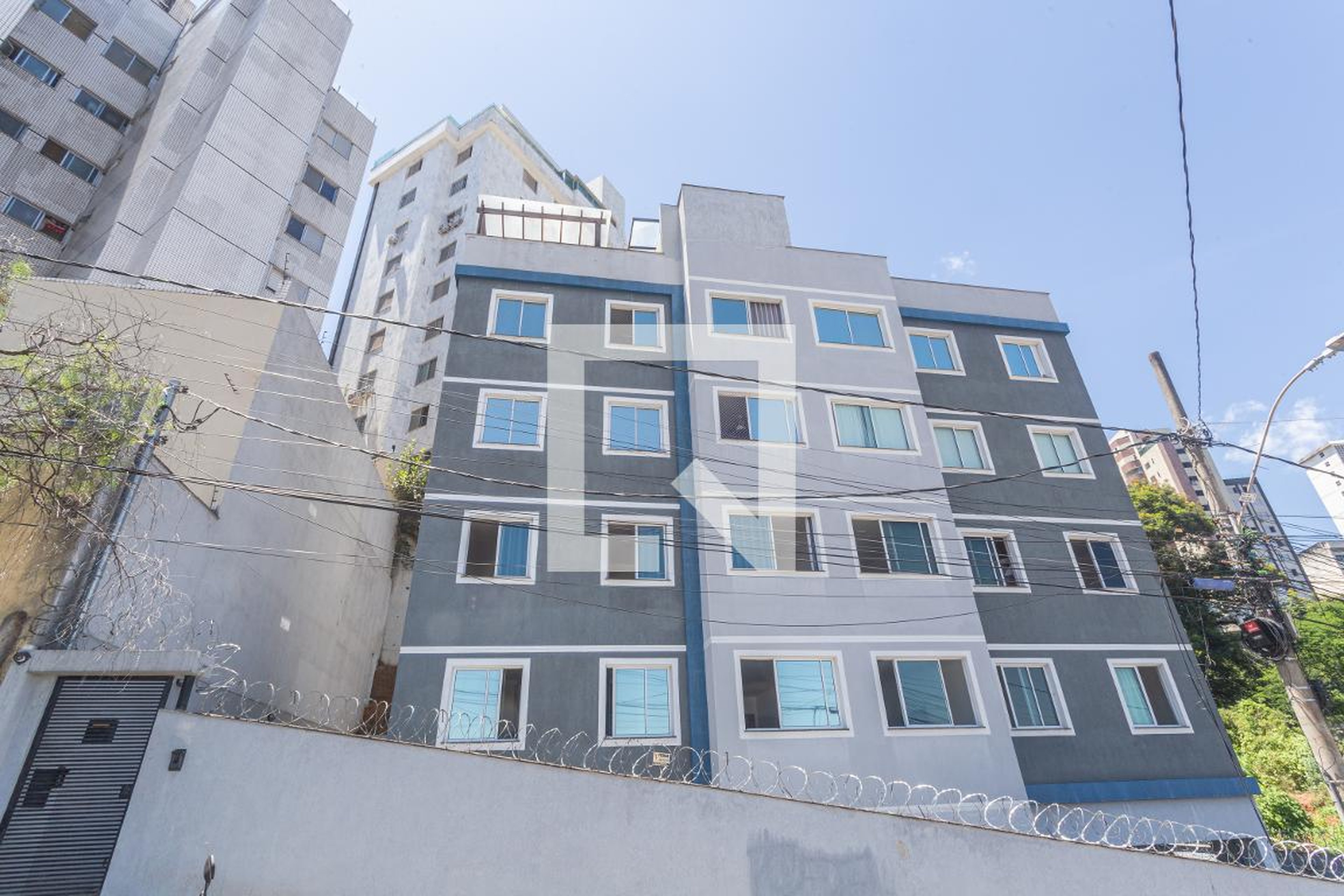 Fachada Condomínio em Rua Vieiras, 25