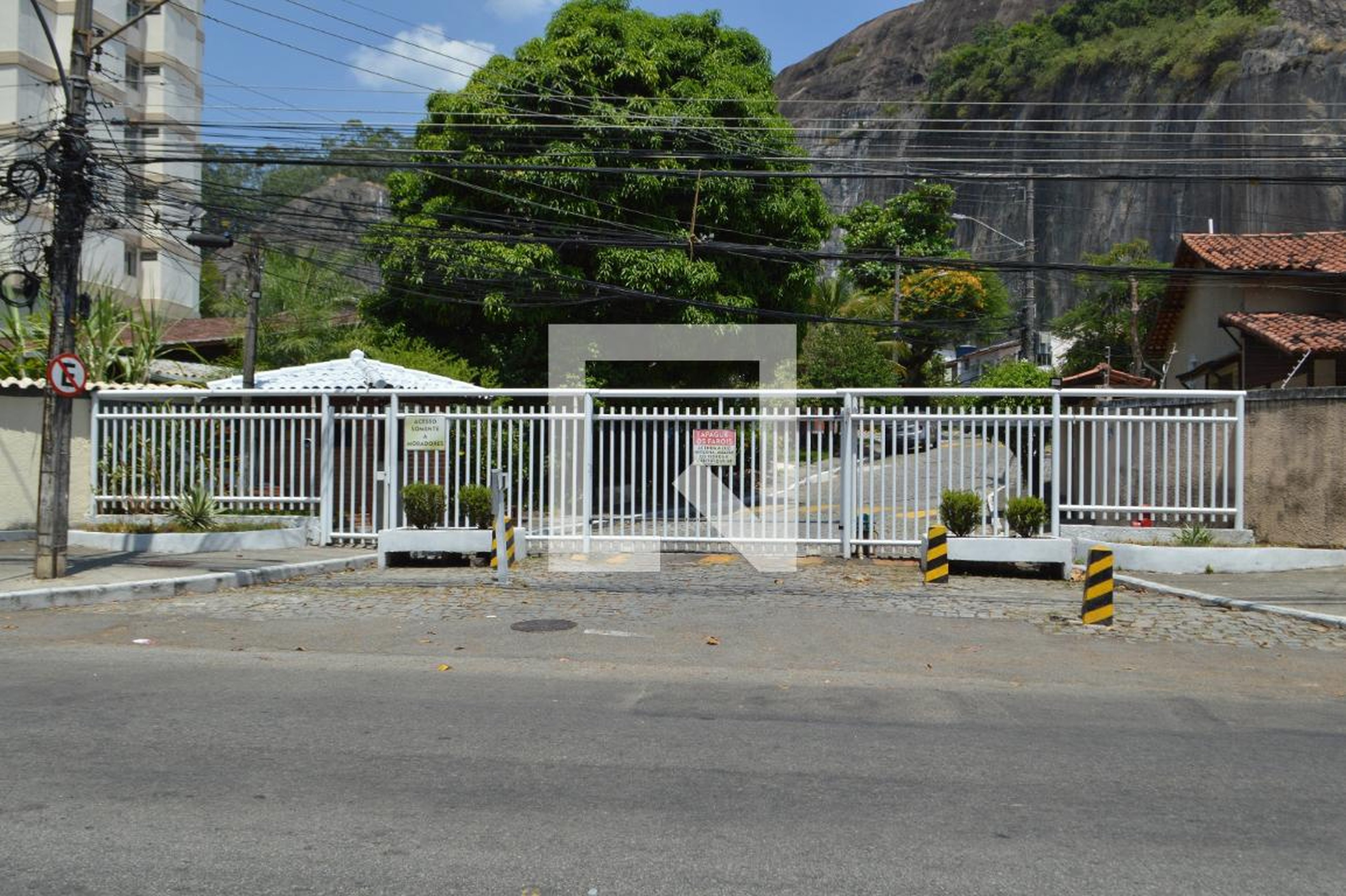 Fachada Condomínio em Rua Antônio Candeia Filho, 86