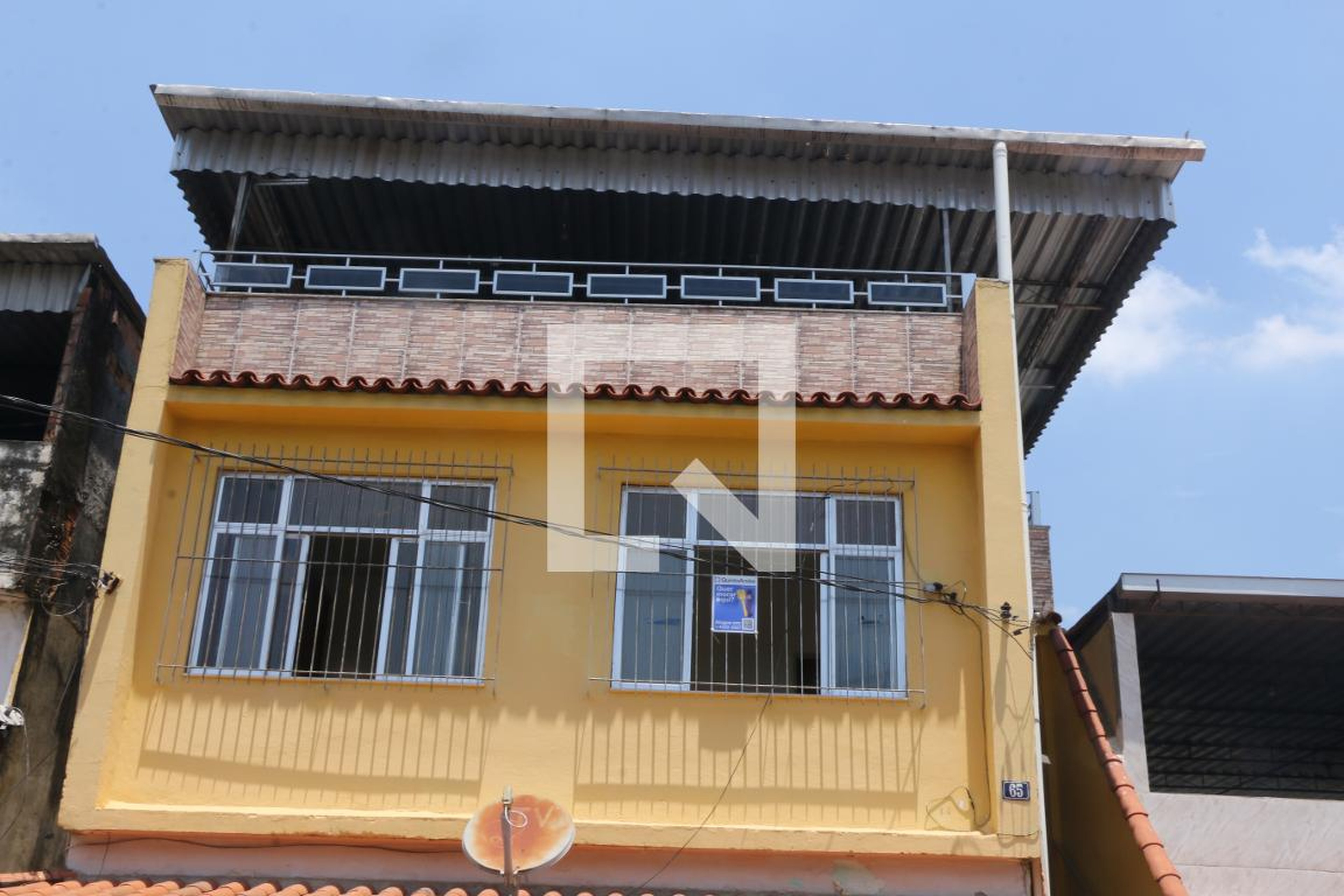 Fachada Condomínio em Rua Fernanda Isabele, 65