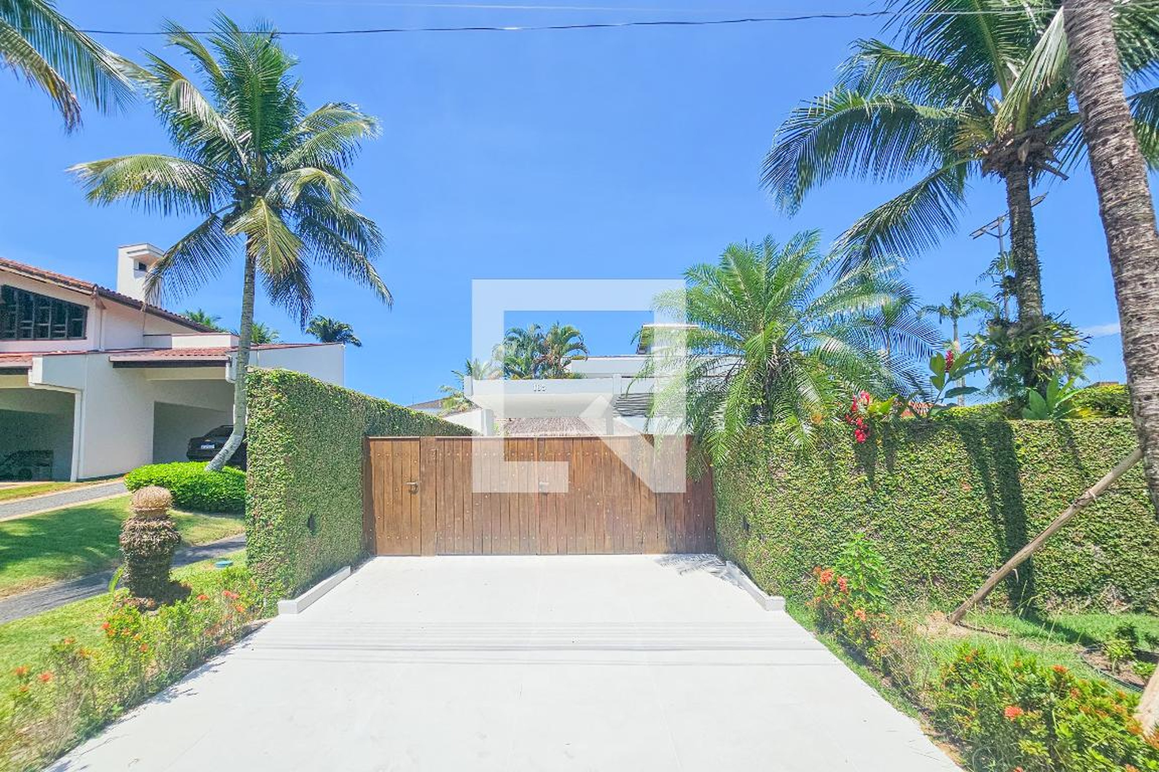 Entrada Condomínio em Rua Doutor Paulo José de Azevedo Bonavides, 165