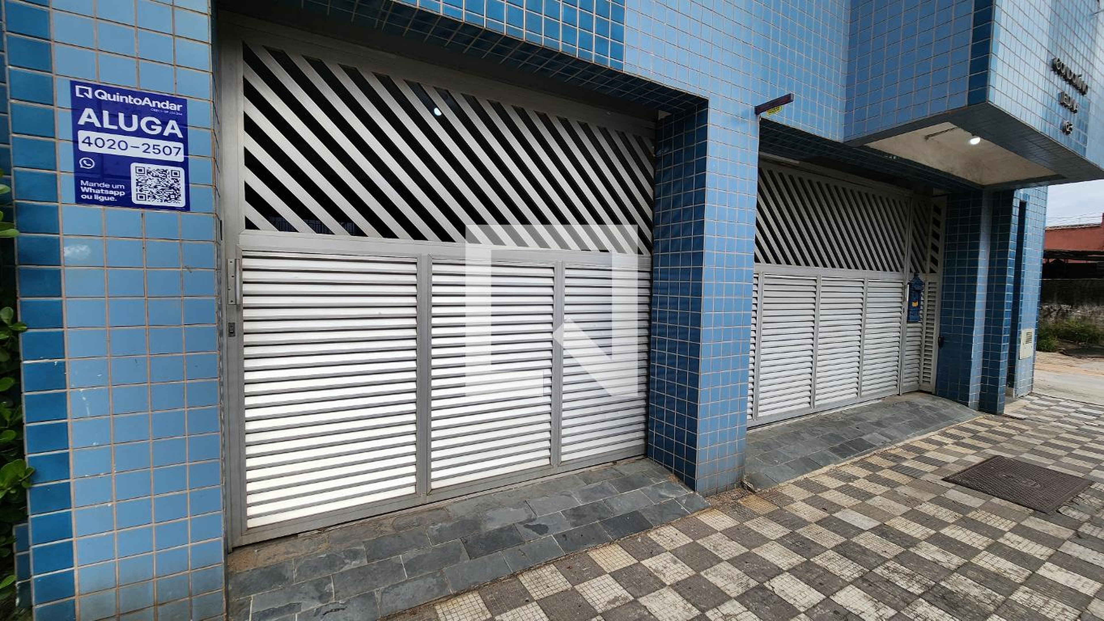 Fachada Condomínio em Rua Rodrigo Silva, 63