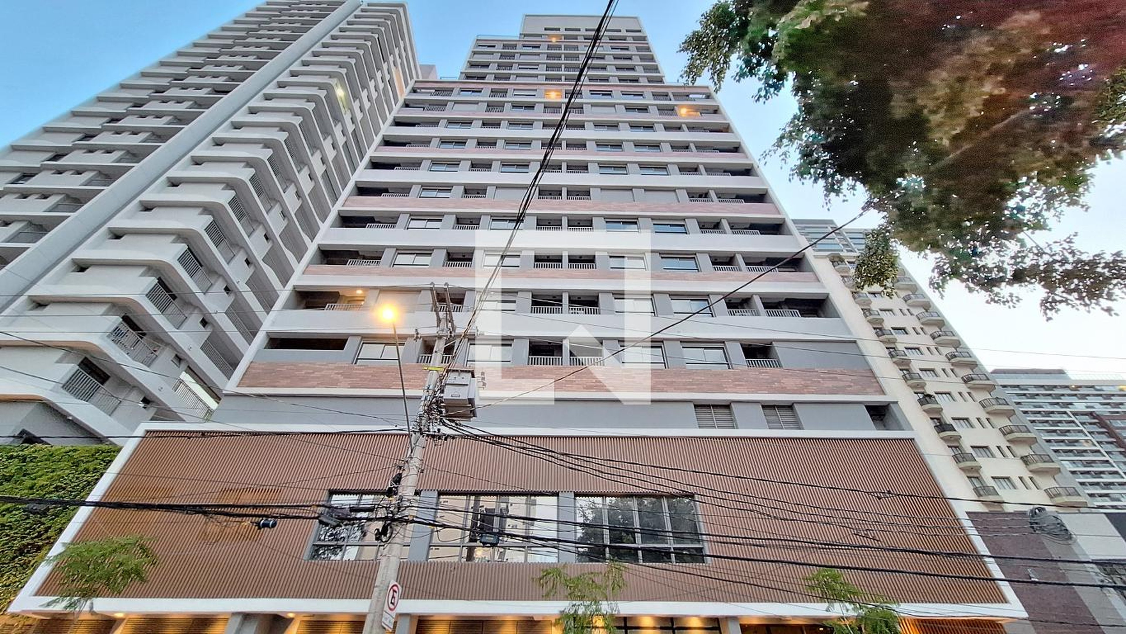 Fachada Condomínio em Rua Padre Chico, 313