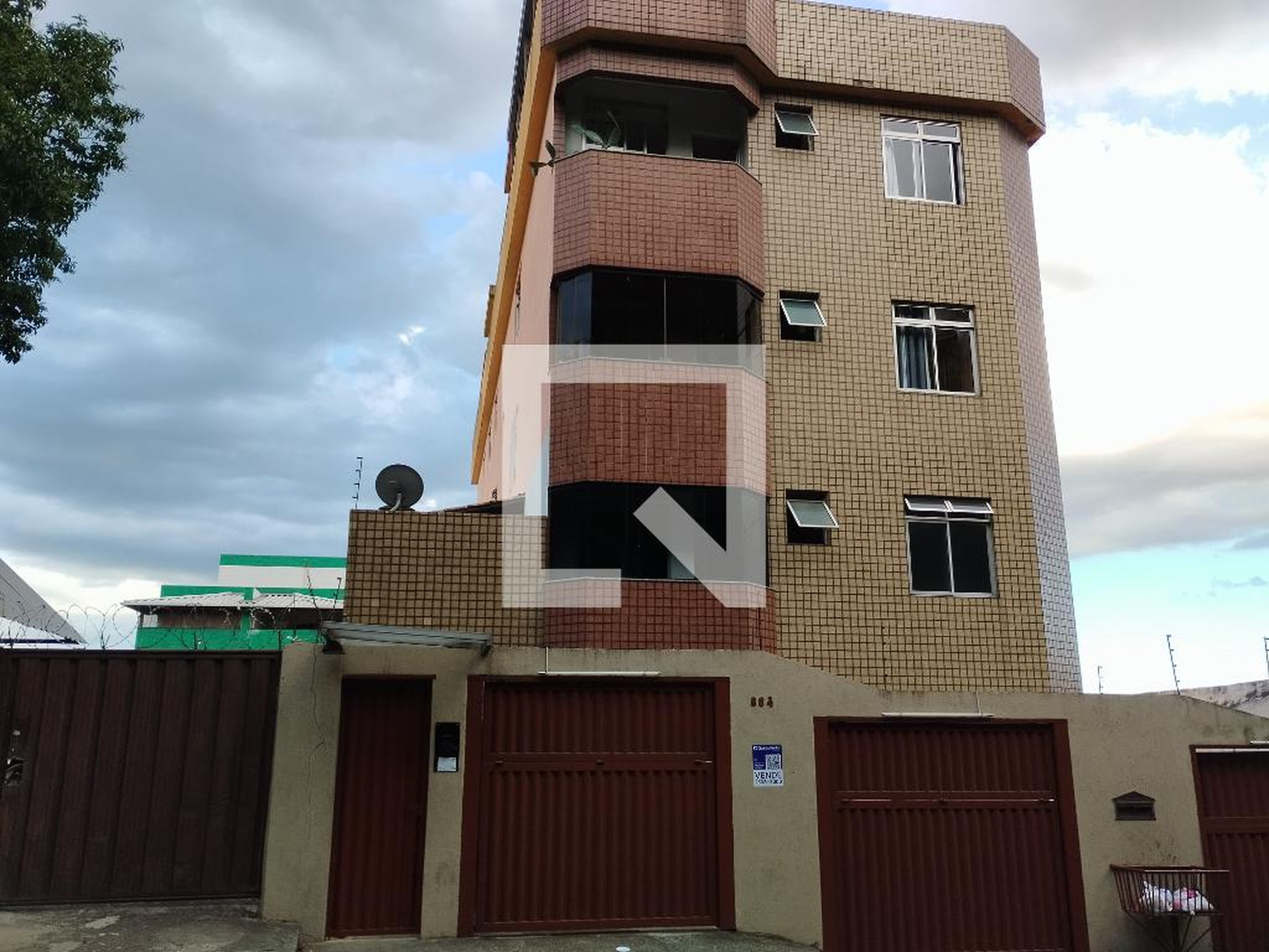 Fachada Condomínio em Rua Padre José Maria de Man, 664