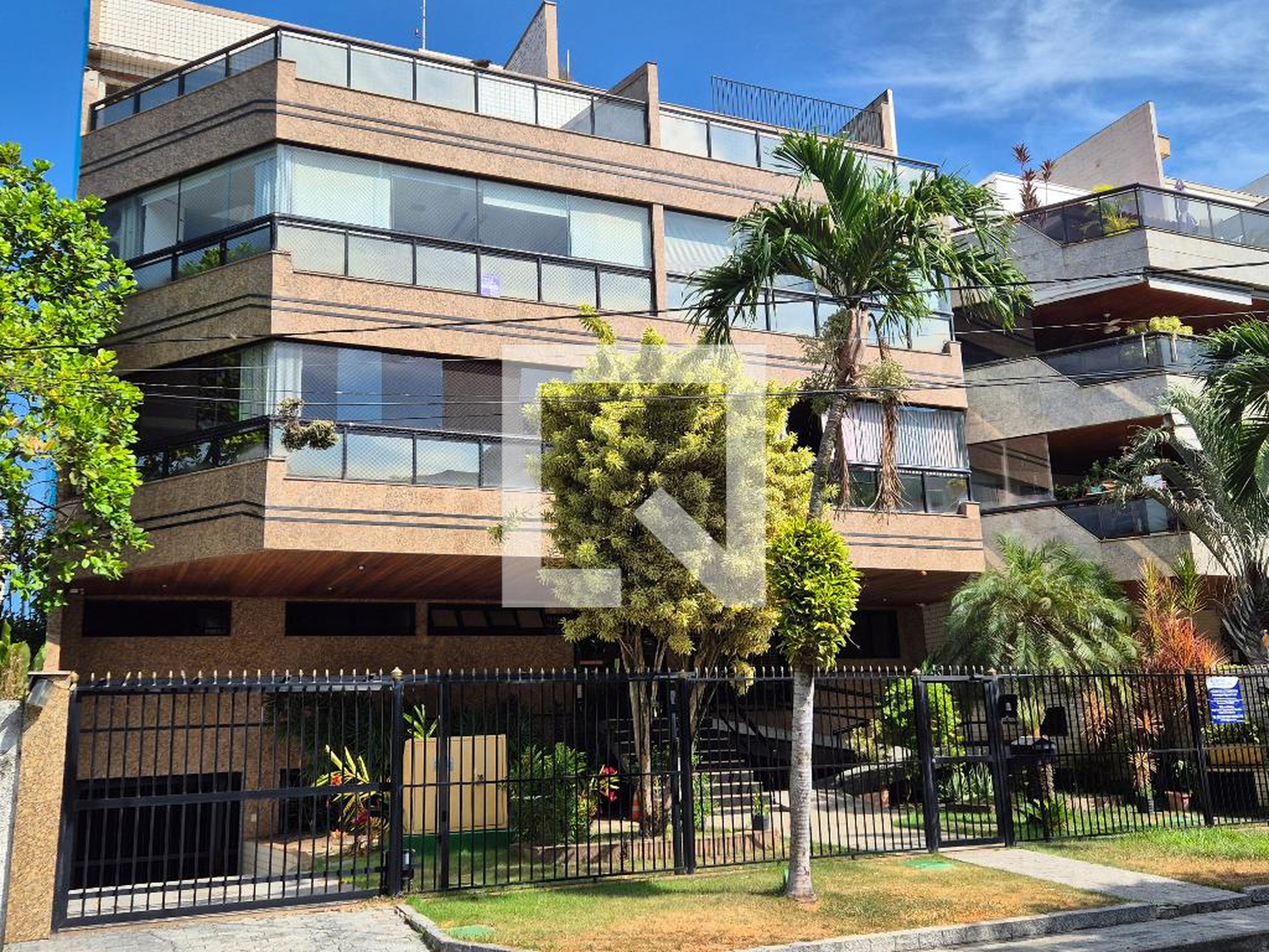 Fachada Condomínio em Rua Raul da Cunha Ribeiro, 405