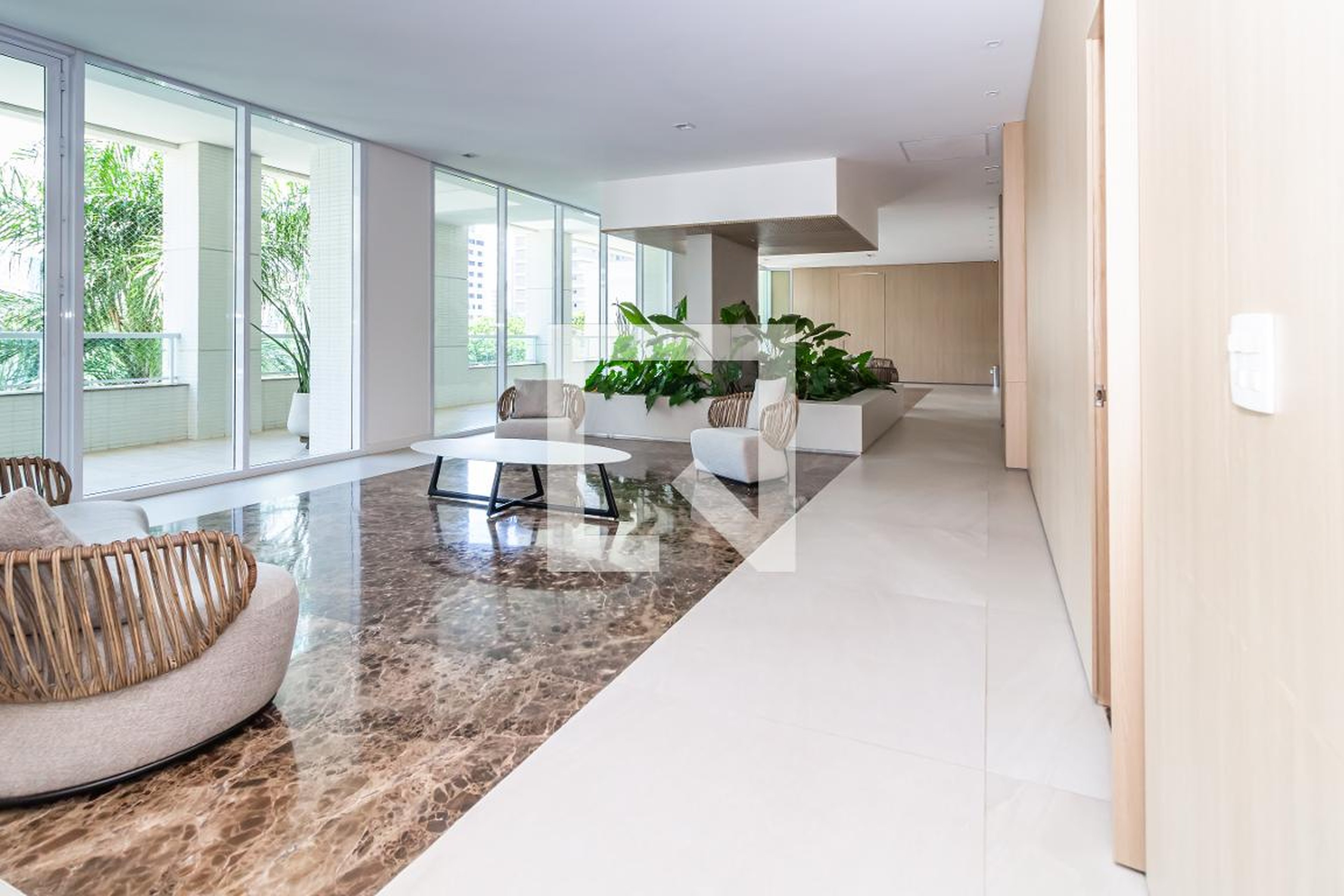 Hall - Piazza Del Sole