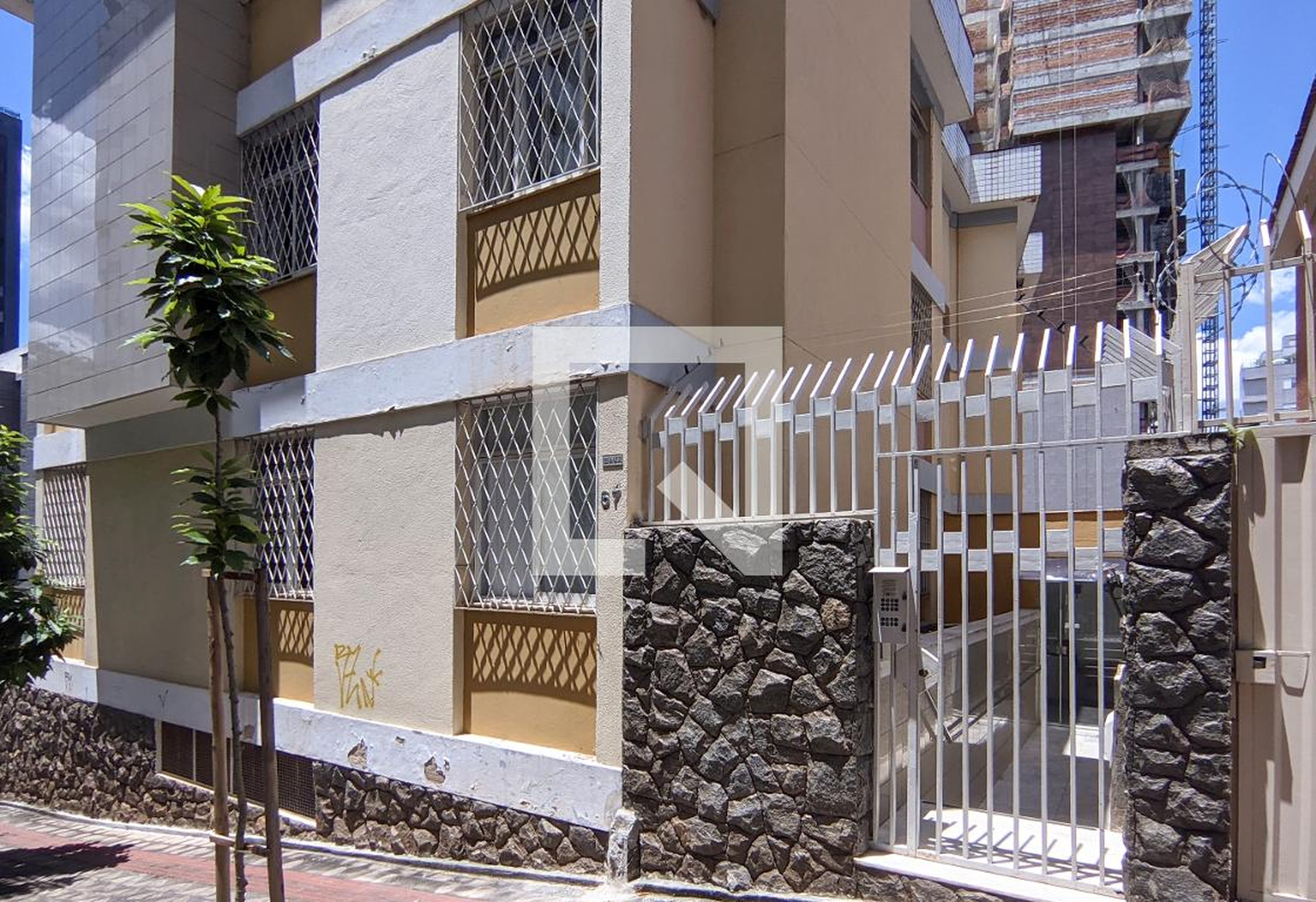 Fachada Condomínio em Rua Florália, 67