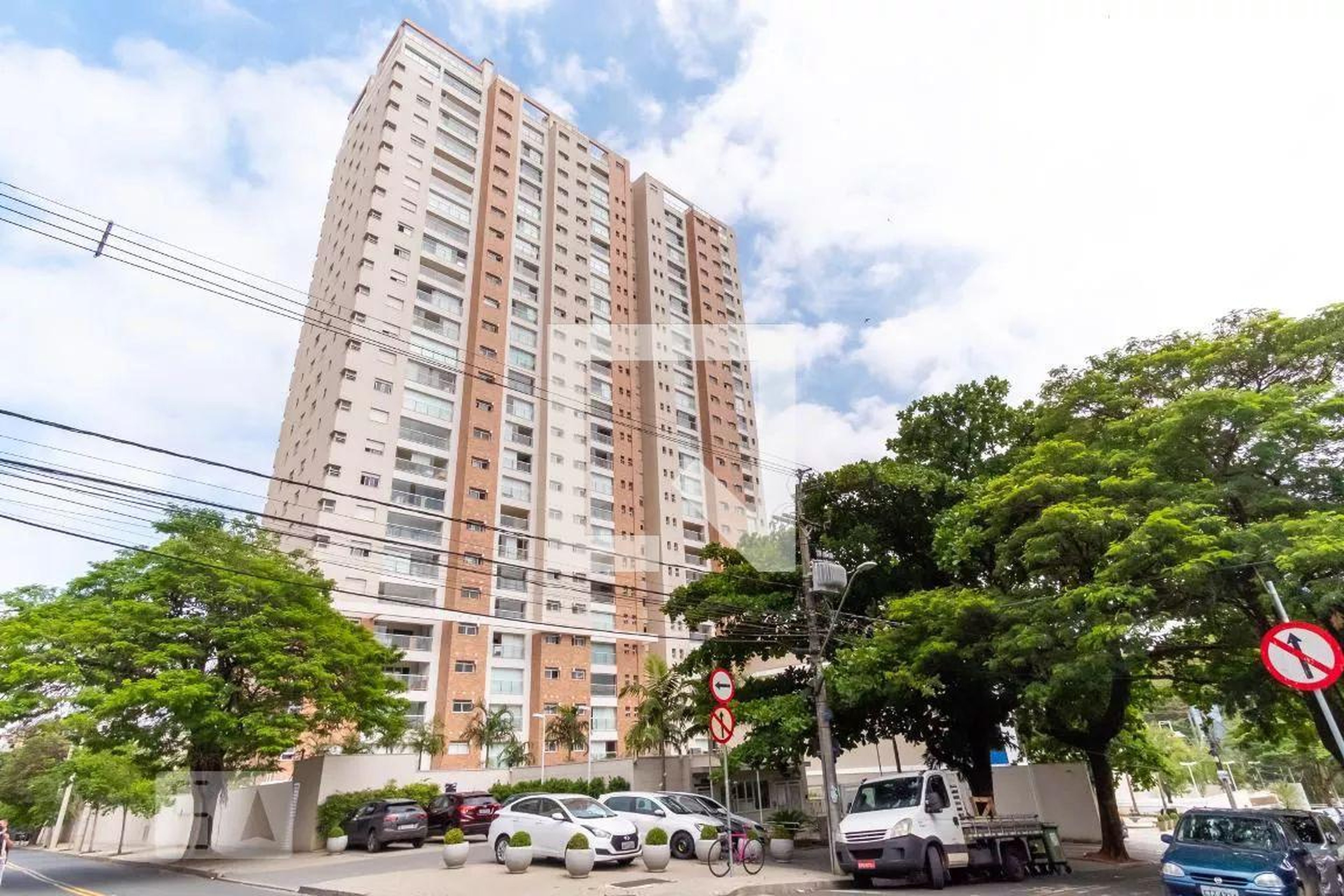 Fachada do Condomínio Condomínio Wide Cambuí