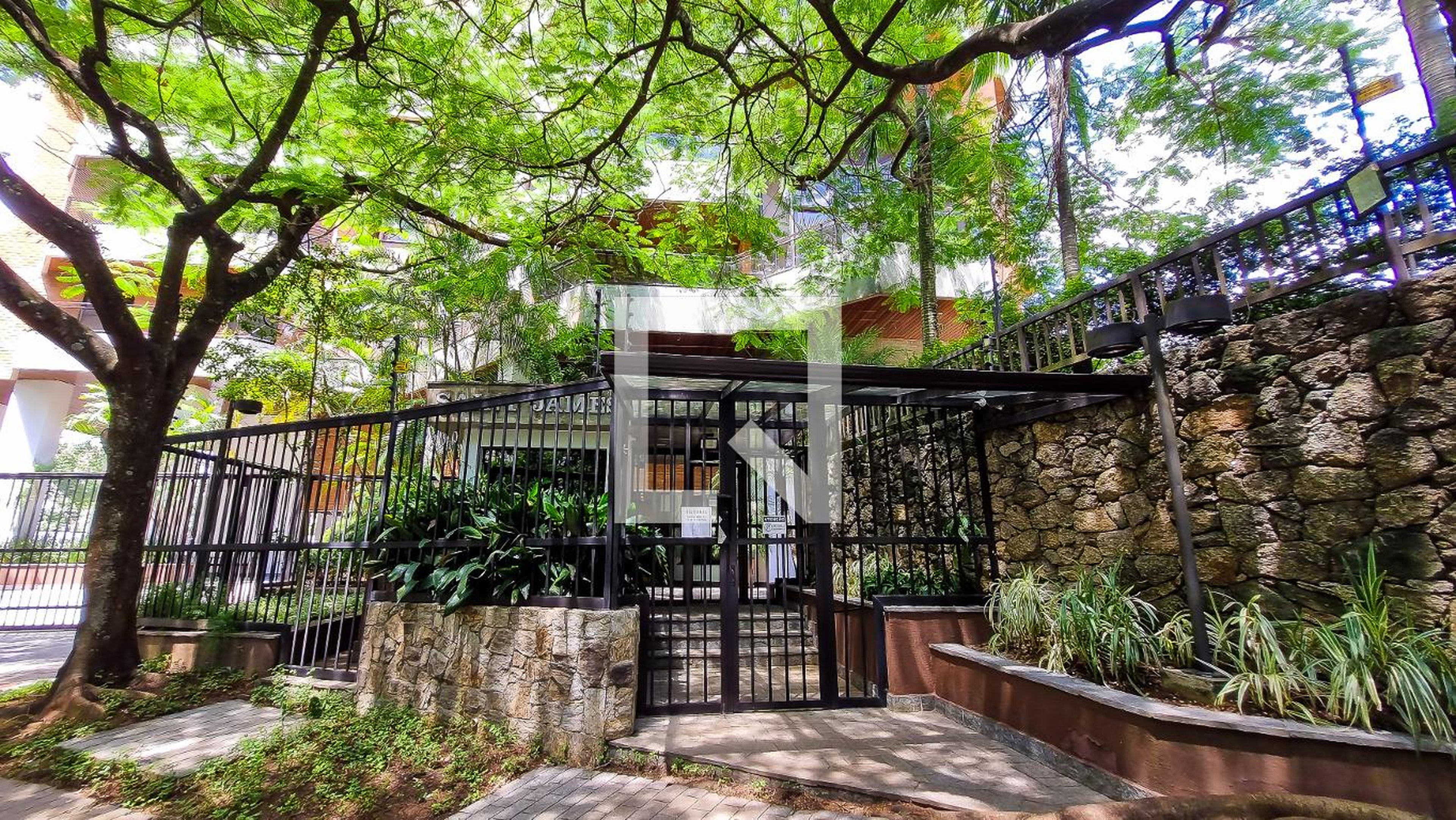 Fachada Condomínio Saint James Park