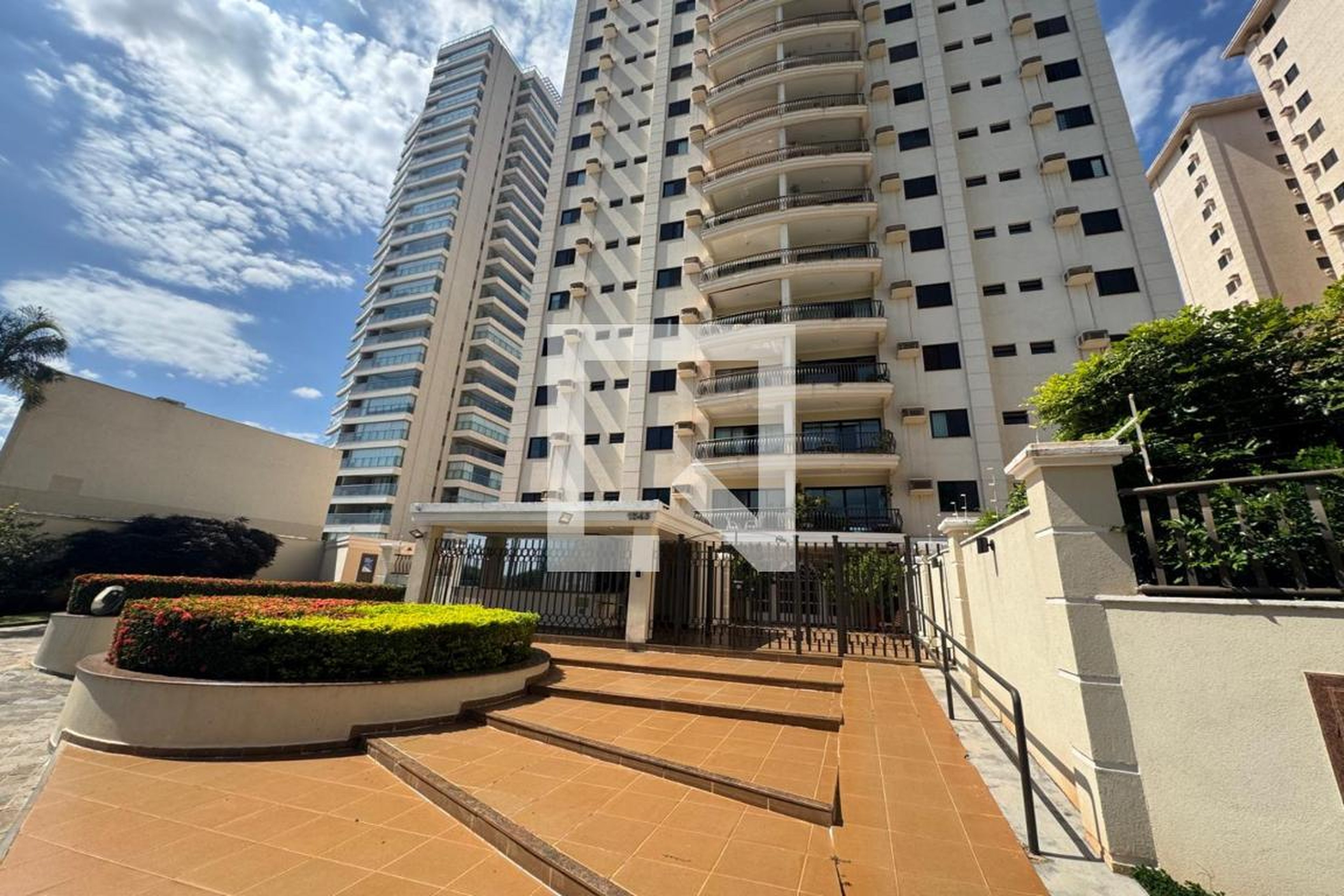 Fachada Condomínio em Avenida Professor João Fiúsa, 1545