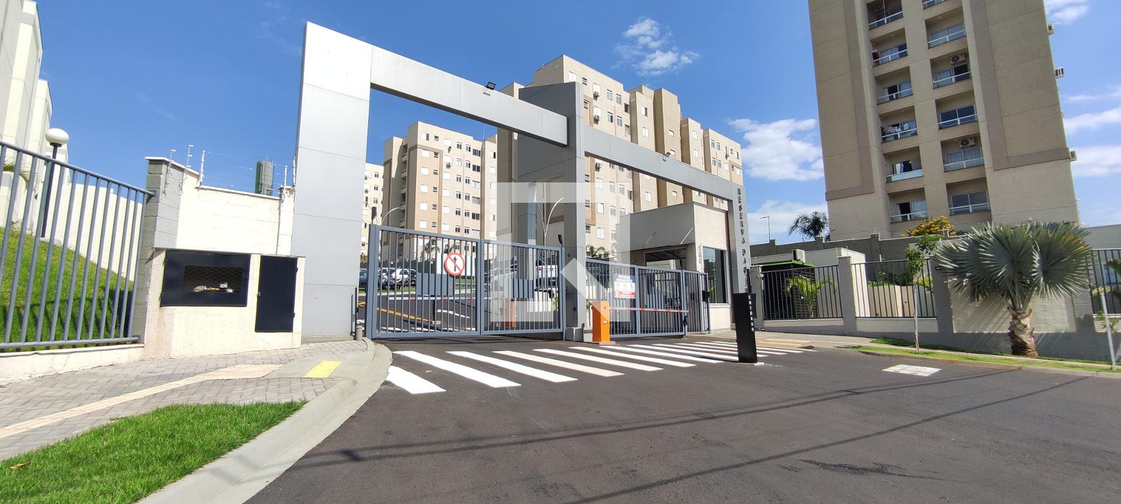 Fachada Condomínio em Rua A-5, 180