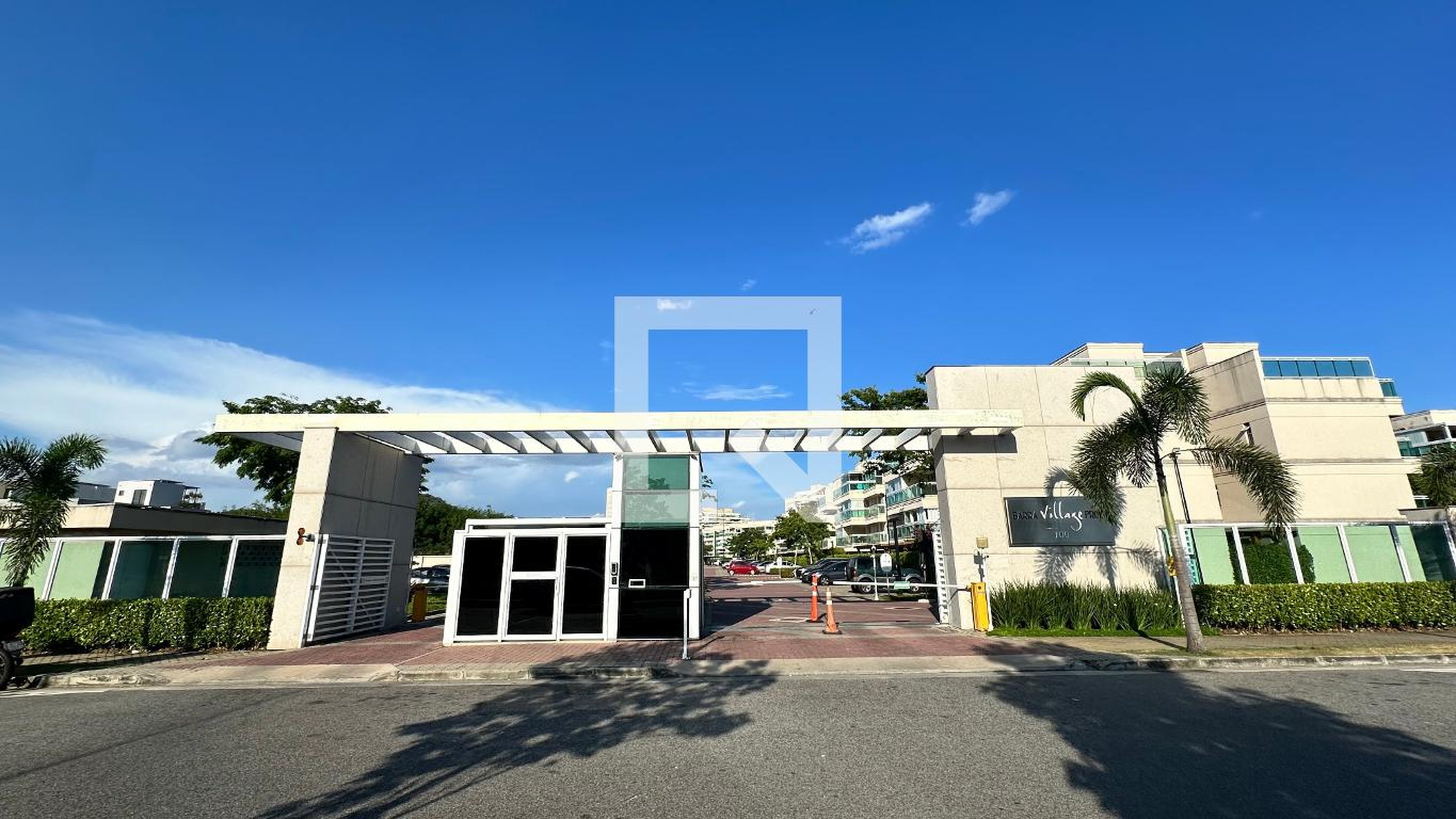 Fachada do Condomínio Condomínio Barra Village Prime