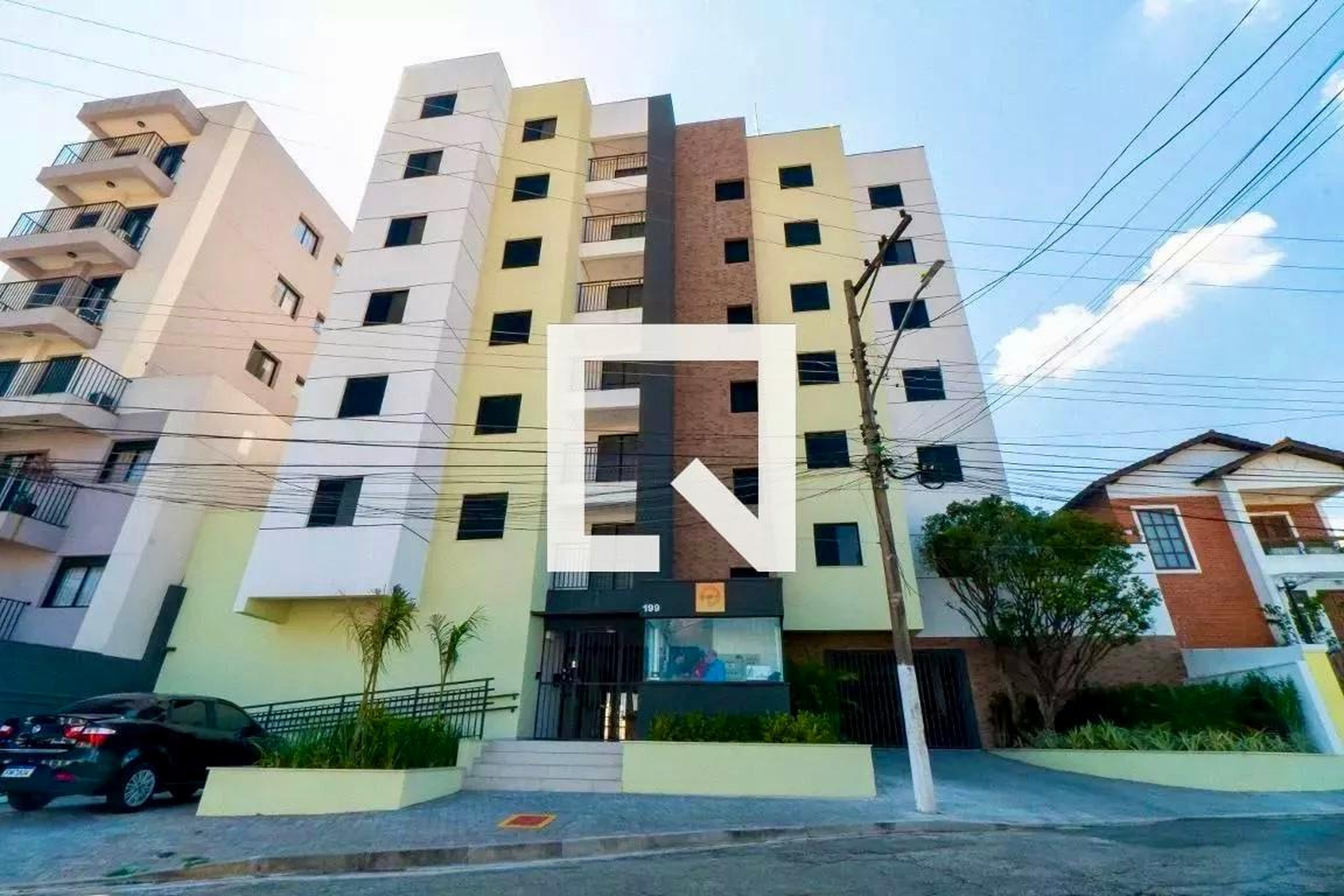 Fachada Condomínio em Rua dos Cambuís, 311