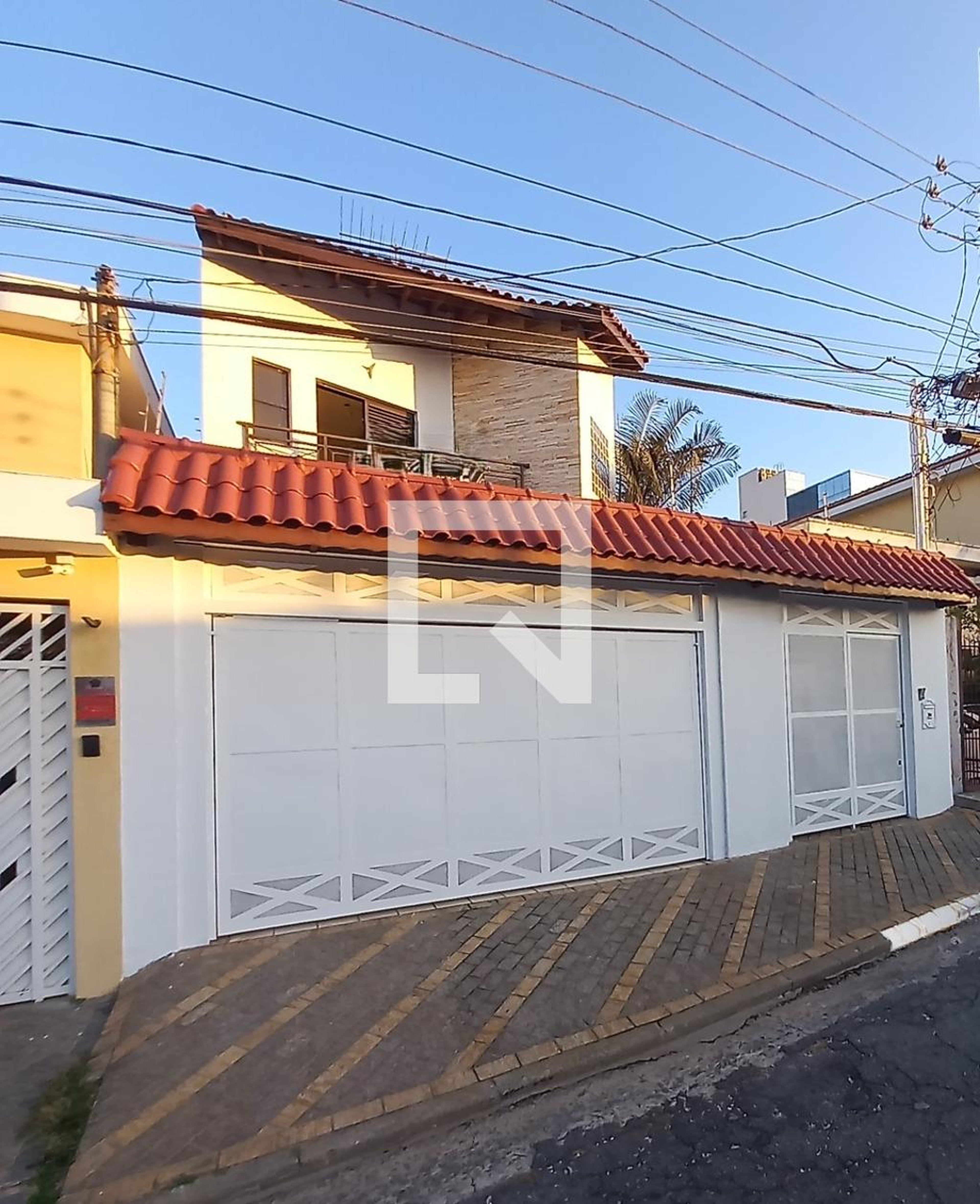 Fachada Condomínio em Rua Fabiano Alves, 538