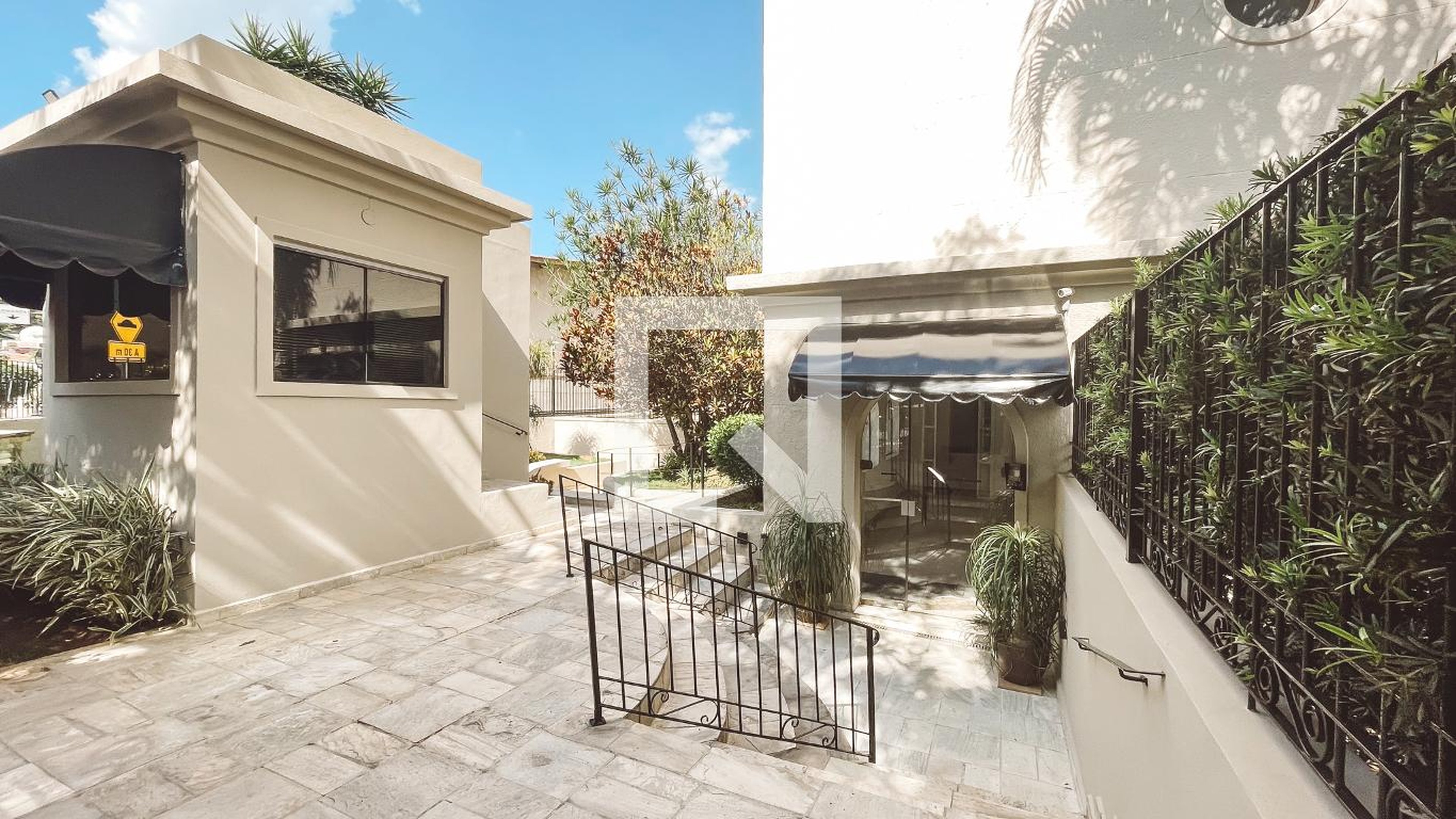 Entrada - Edifício Madalena