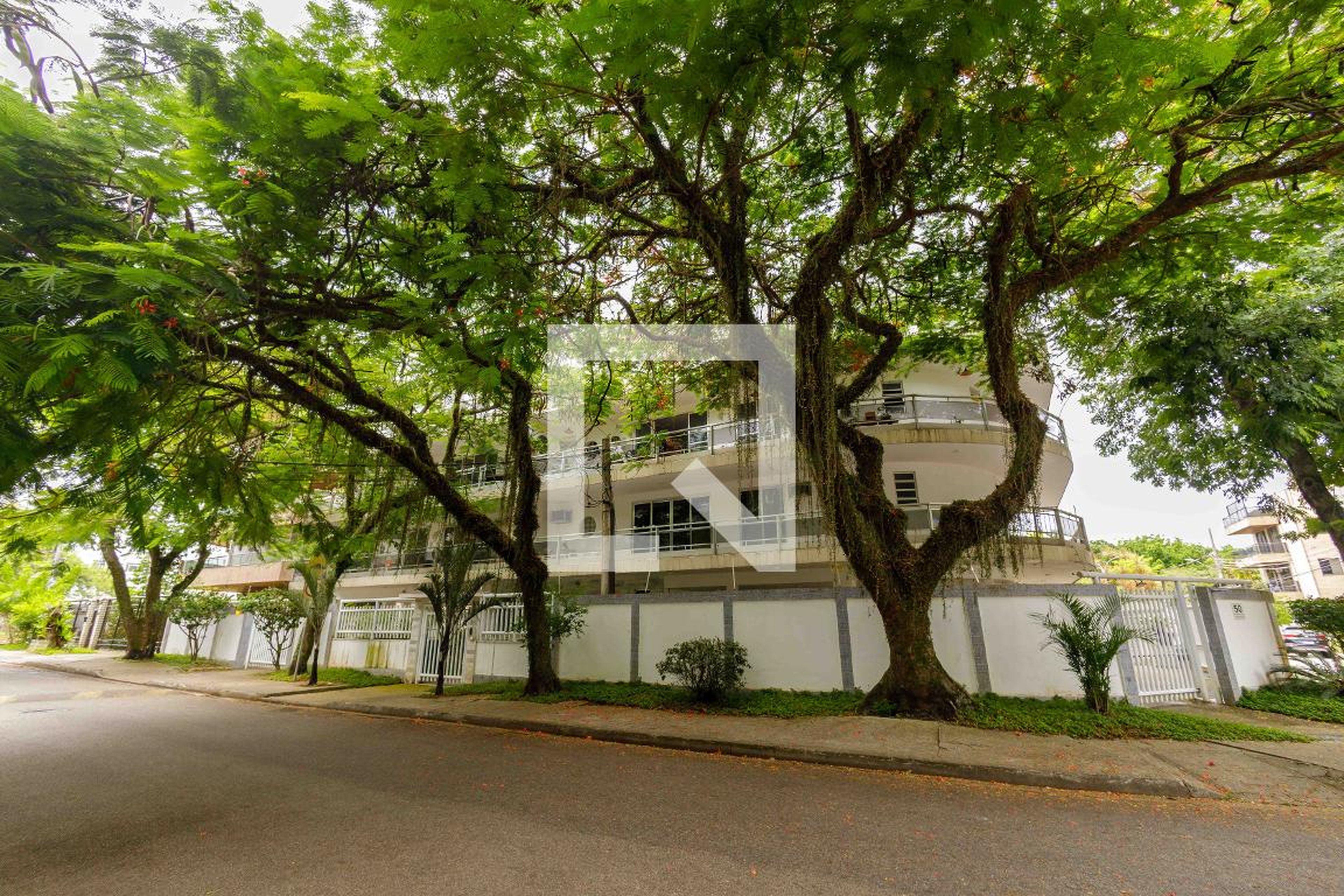 Fachada Condomínio em Rua Zeferino de Faria, 50