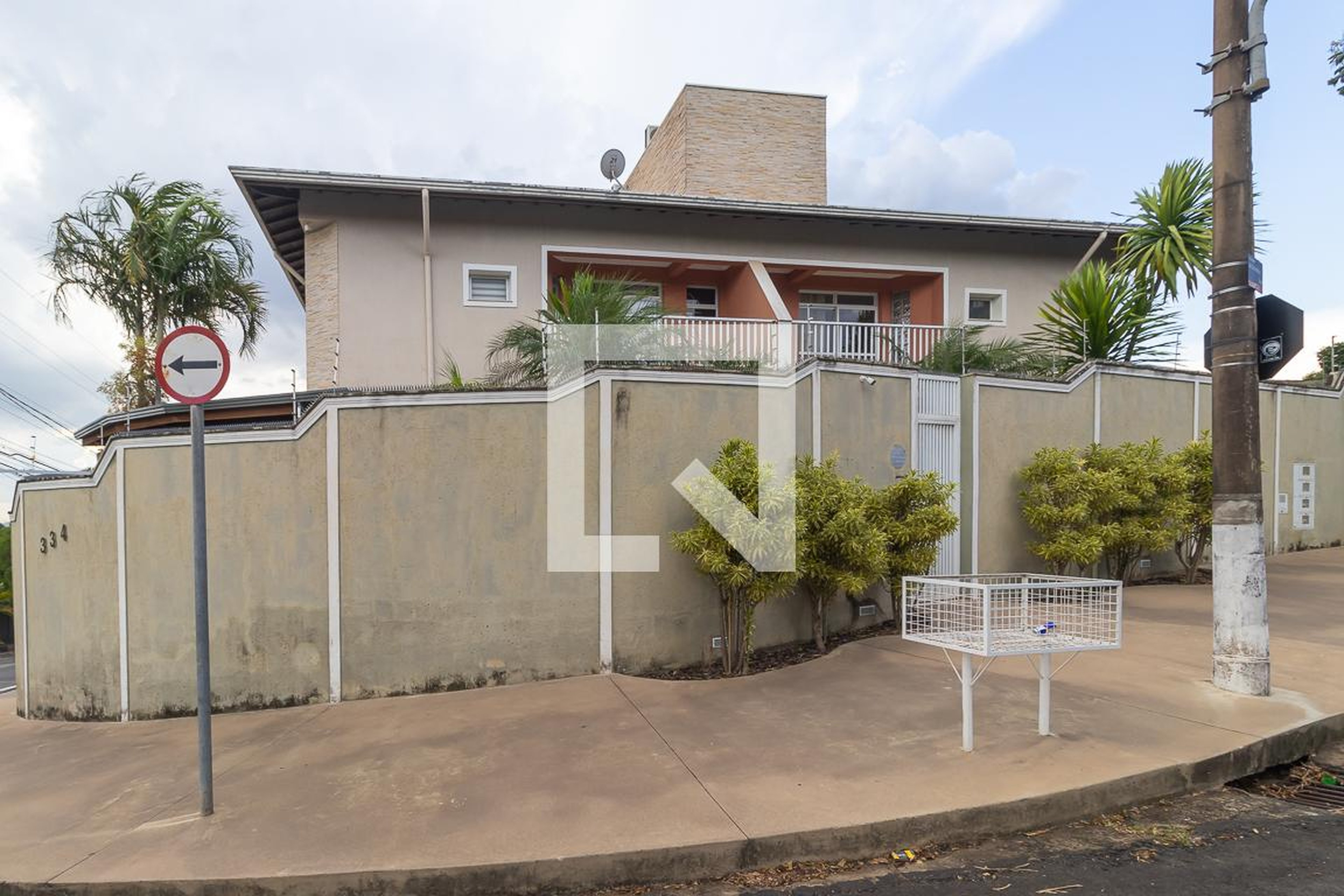 Fachada Condomínio em Rua Herculano Couto, 334