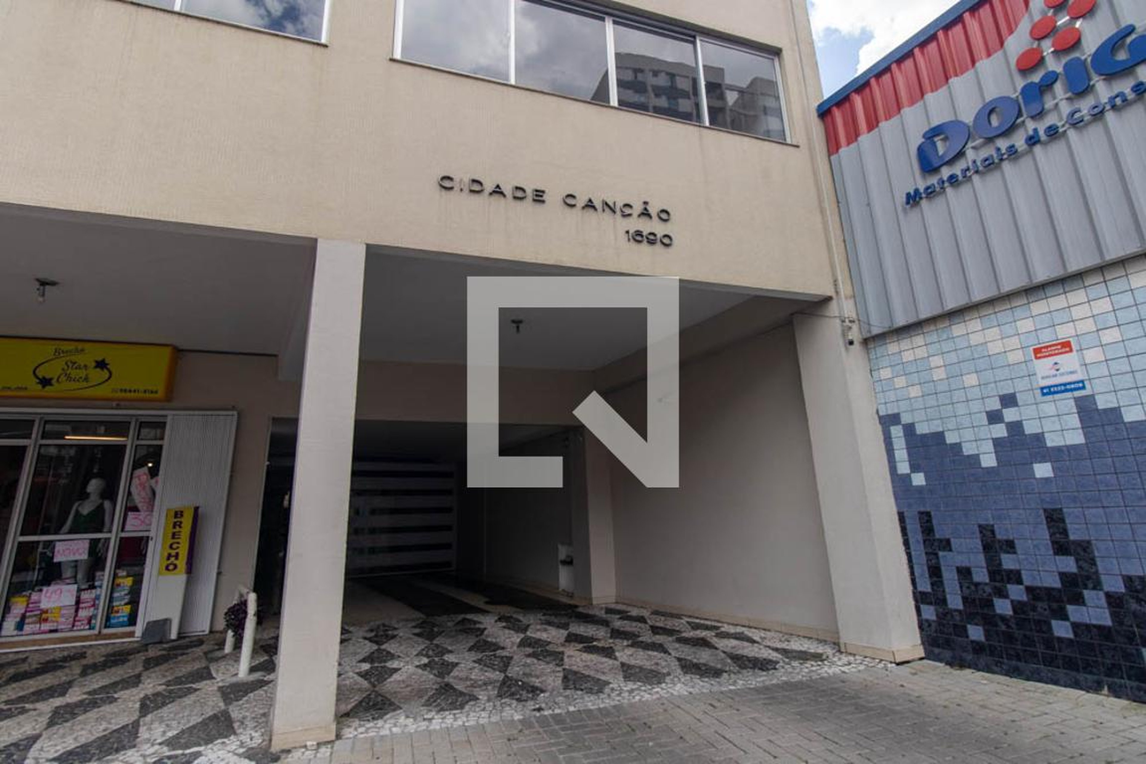 Fachada do Prédio Condomínio em Avenida Rep. Argentina, 1690