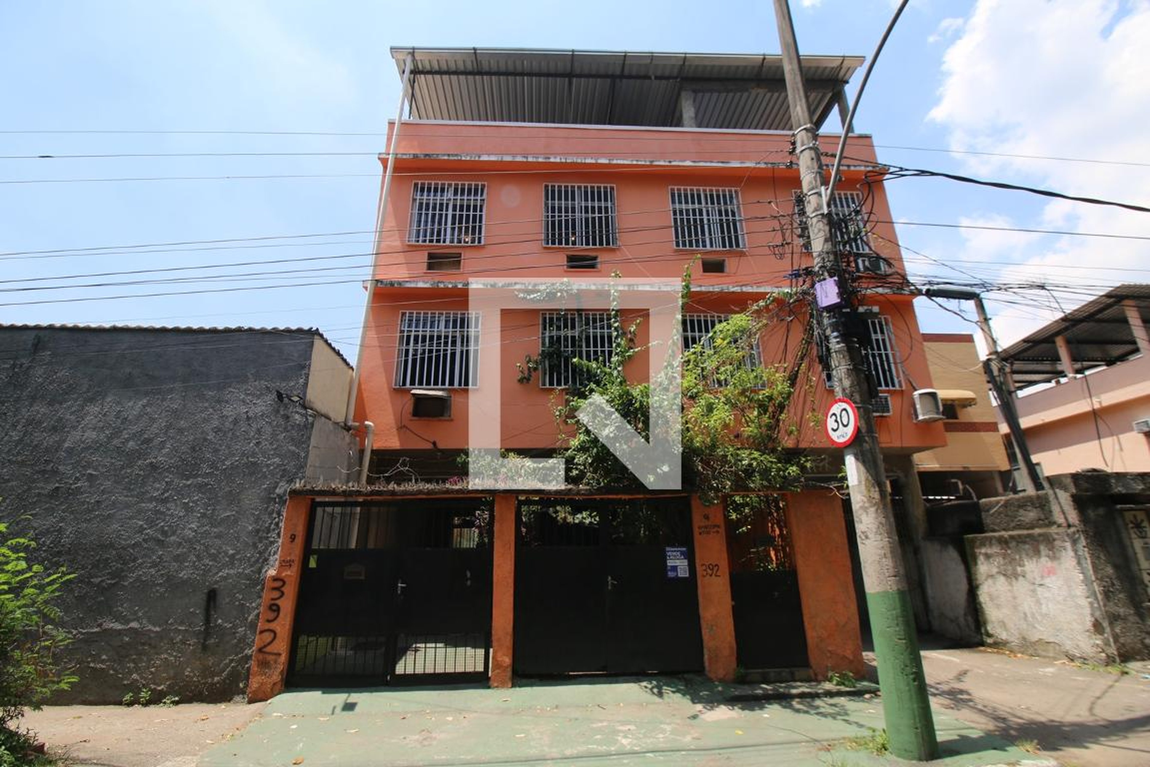 Fachada do Prédio Condomínio em Rua Luísa de Carvalho, 392