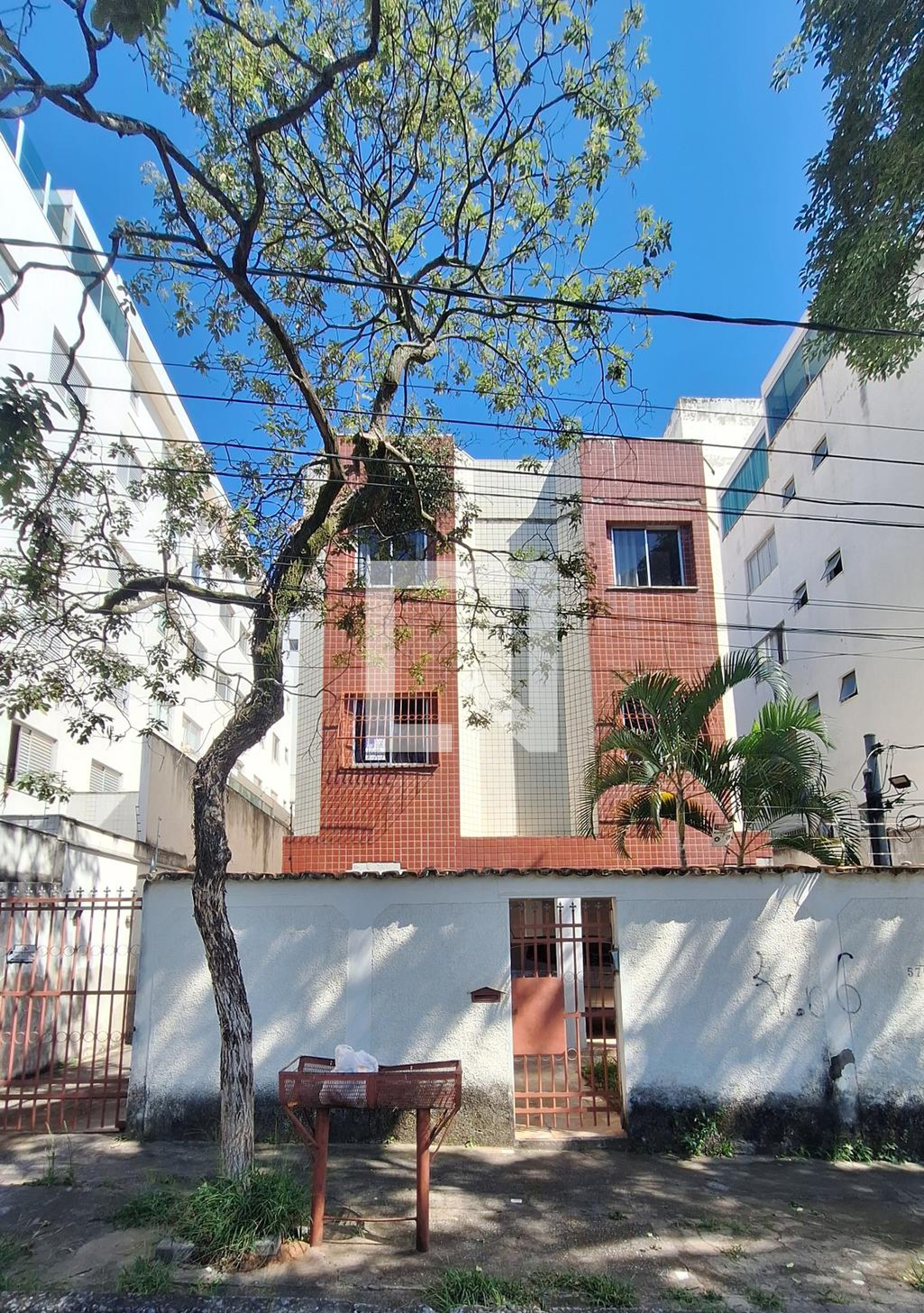 Fachada Condomínio em Rua José de Melo, 575