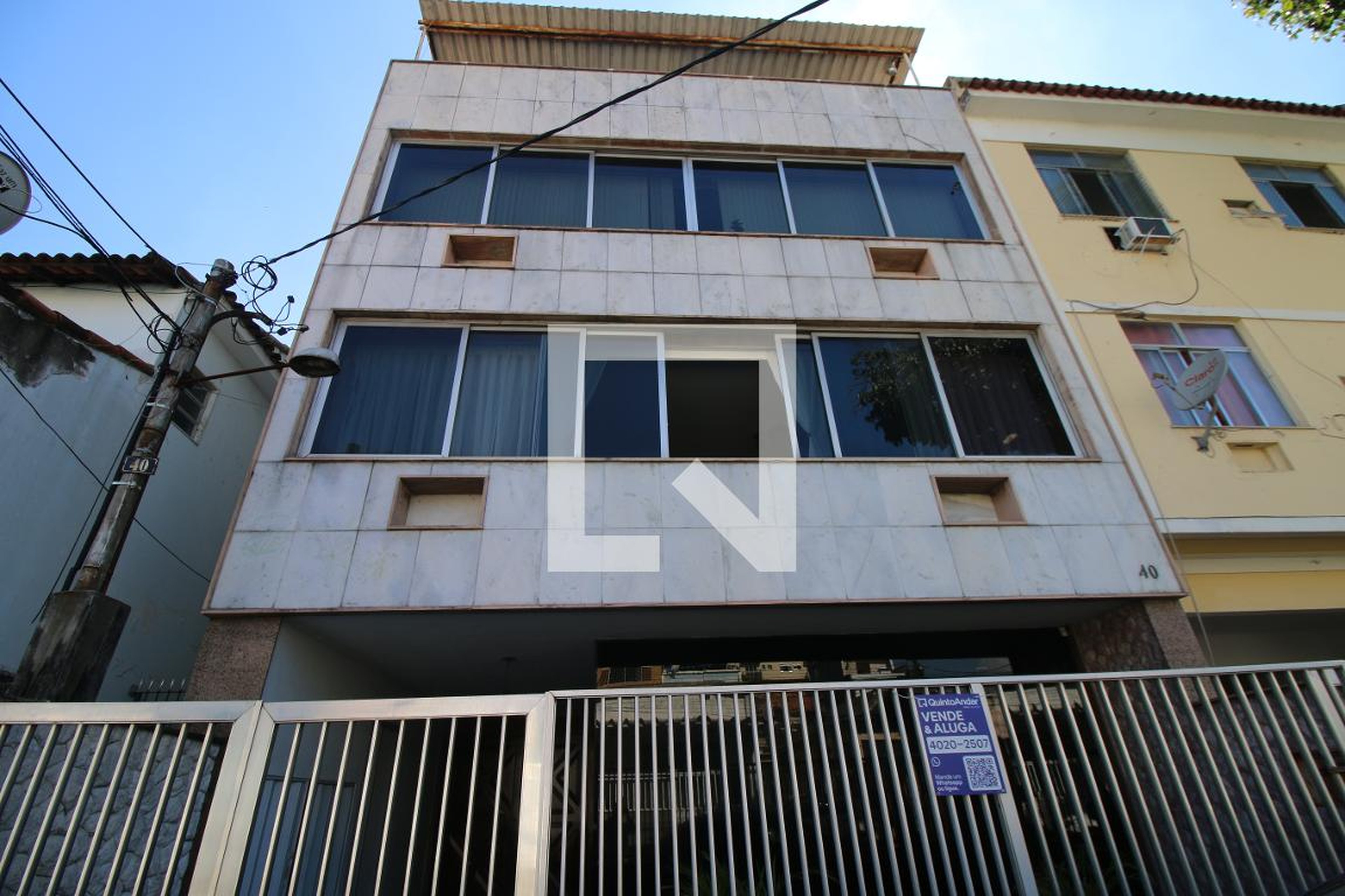 Fachada do Prédio Condomínio em Rua Lígia, 40