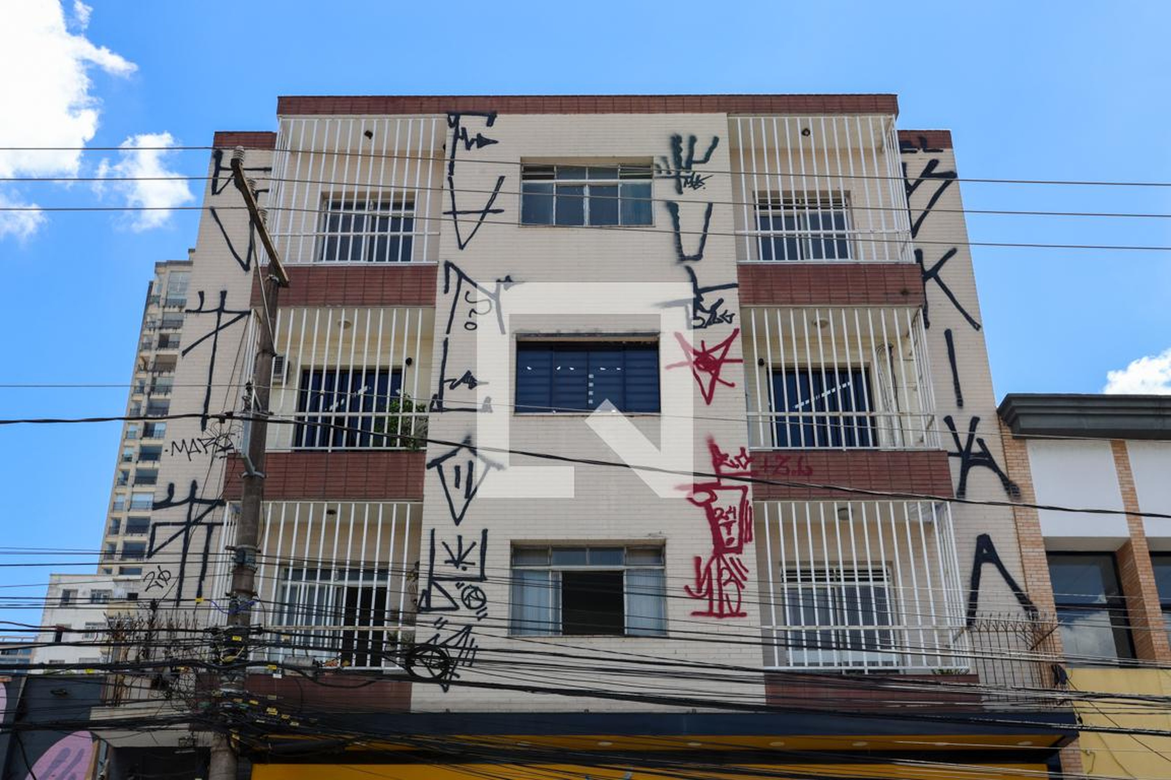 Fachada do prédio Condomínio em Rua Alfredo Pujol, 328