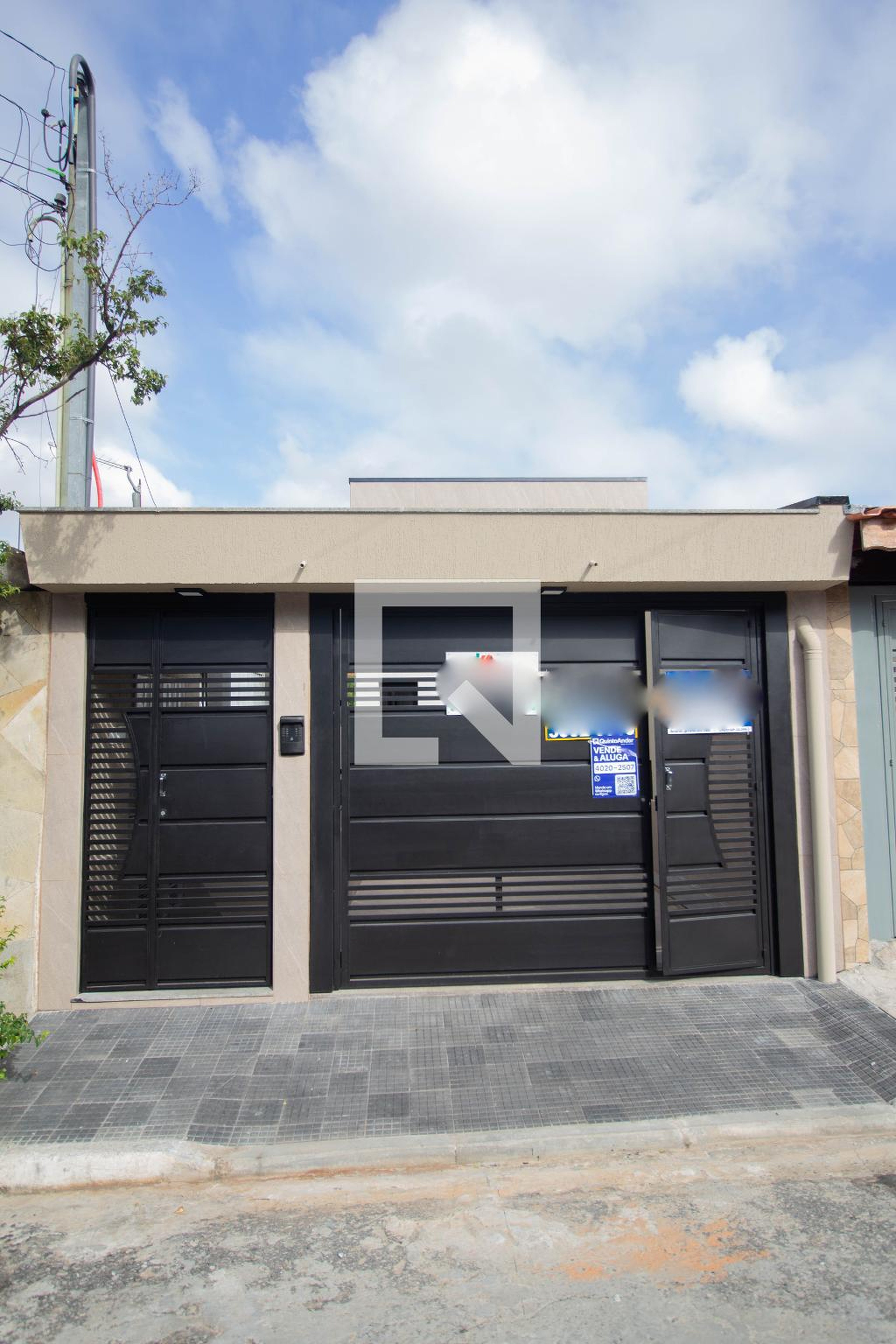 Fachada Condomínio em Rua Dom Meinrado, 353