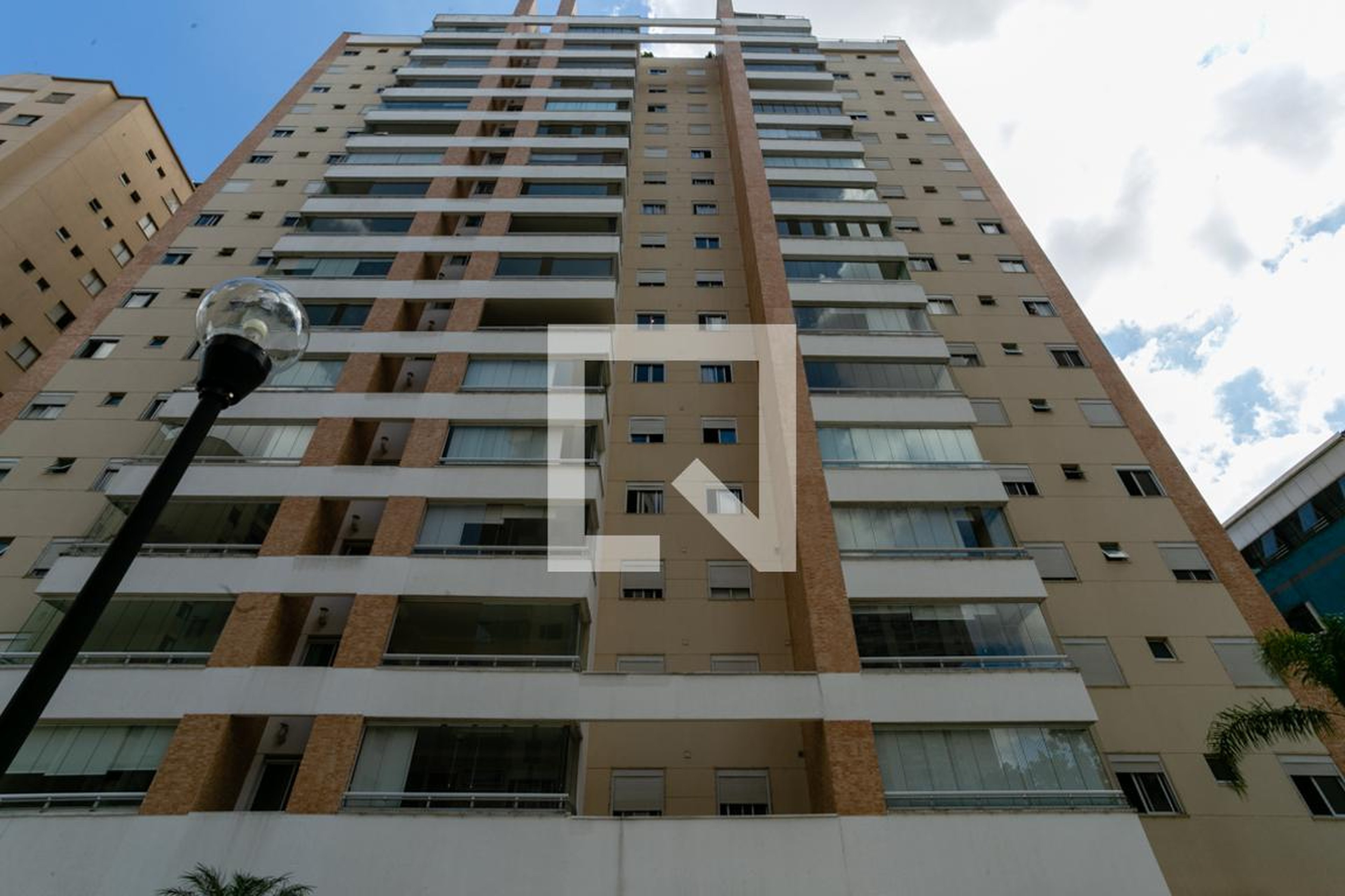 Fachada do prédio Condomínio Ecolife Santana