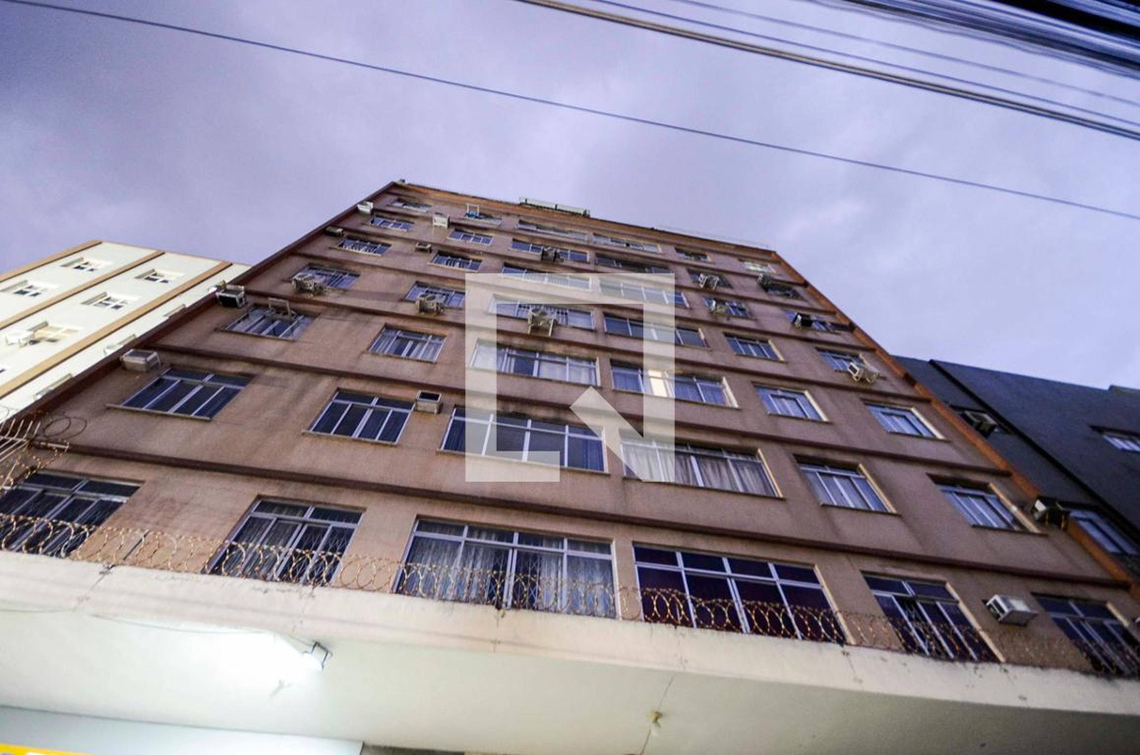 Fachada Condomínio em Rua Mariz e Barros, 308