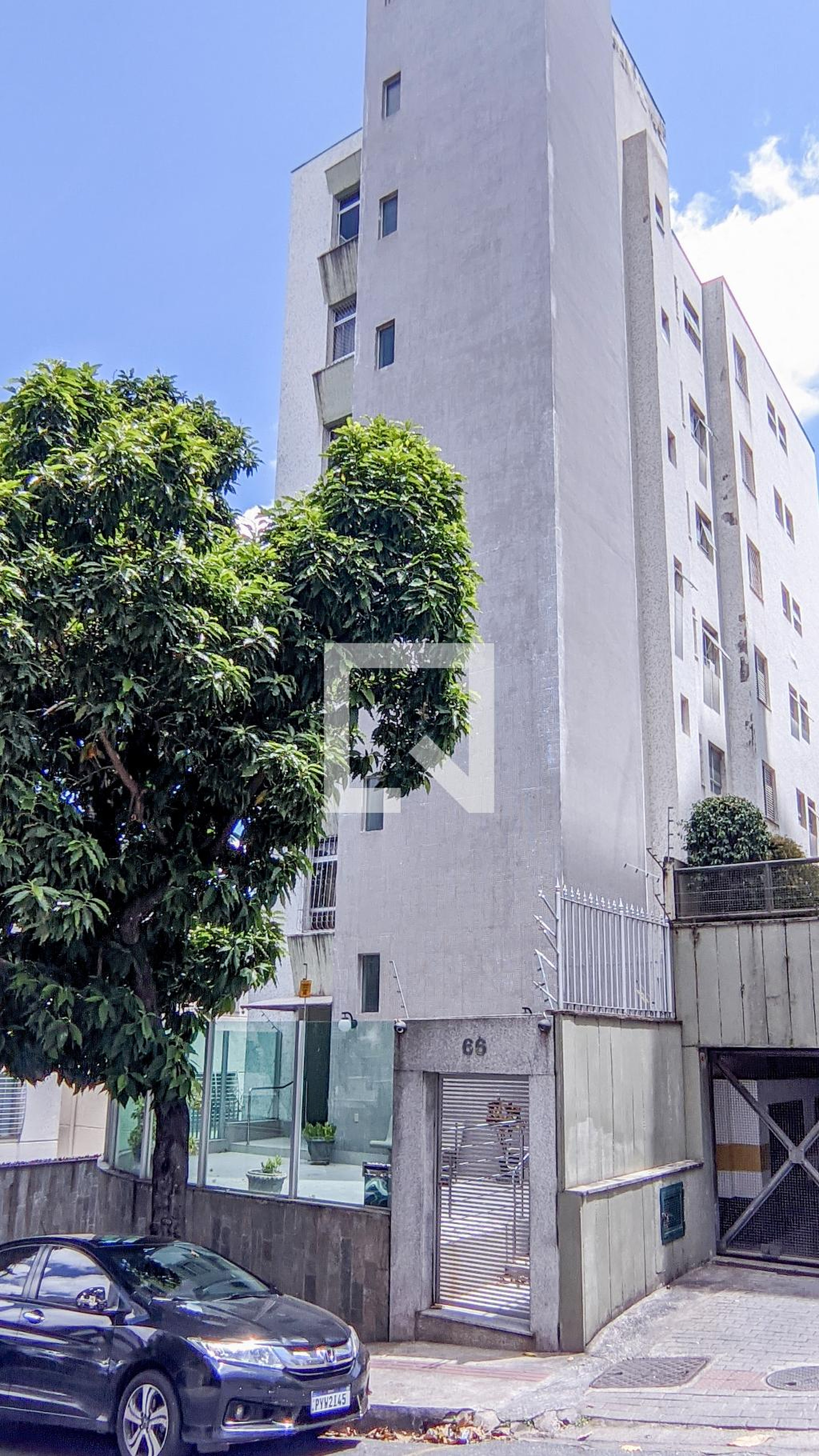 Fachada Condomínio em Rua Alfenas, 66