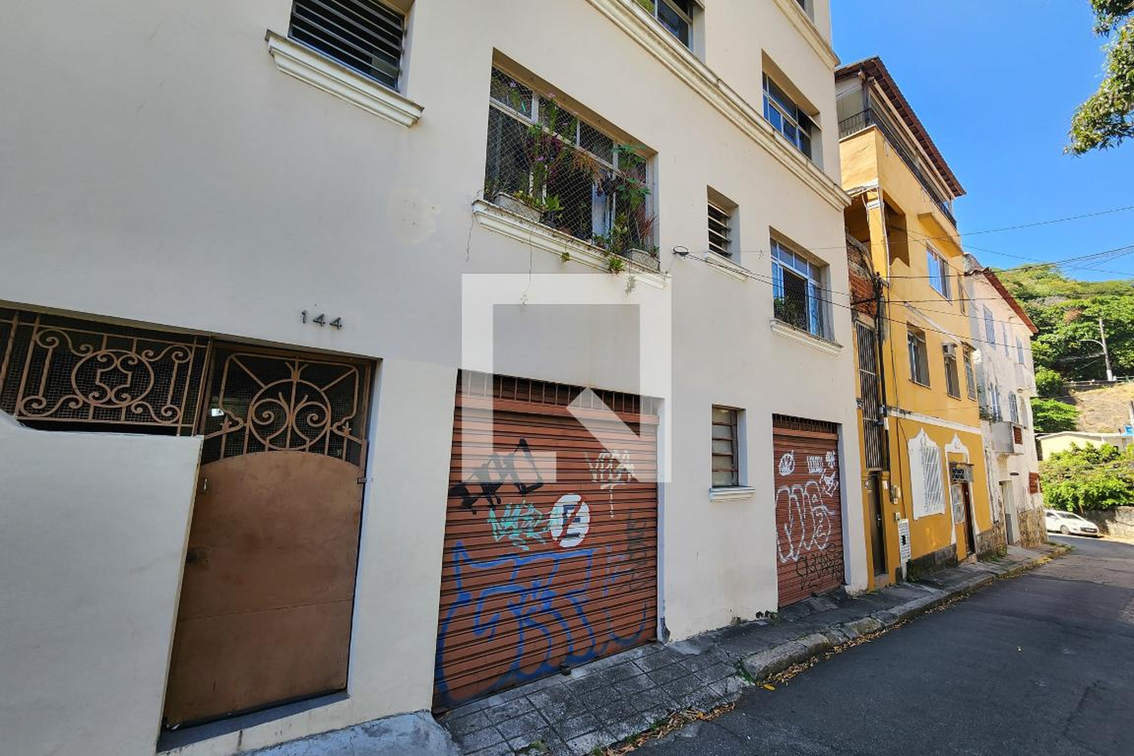 Fachada Condomínio em Rua Cardoso Júnior, 144