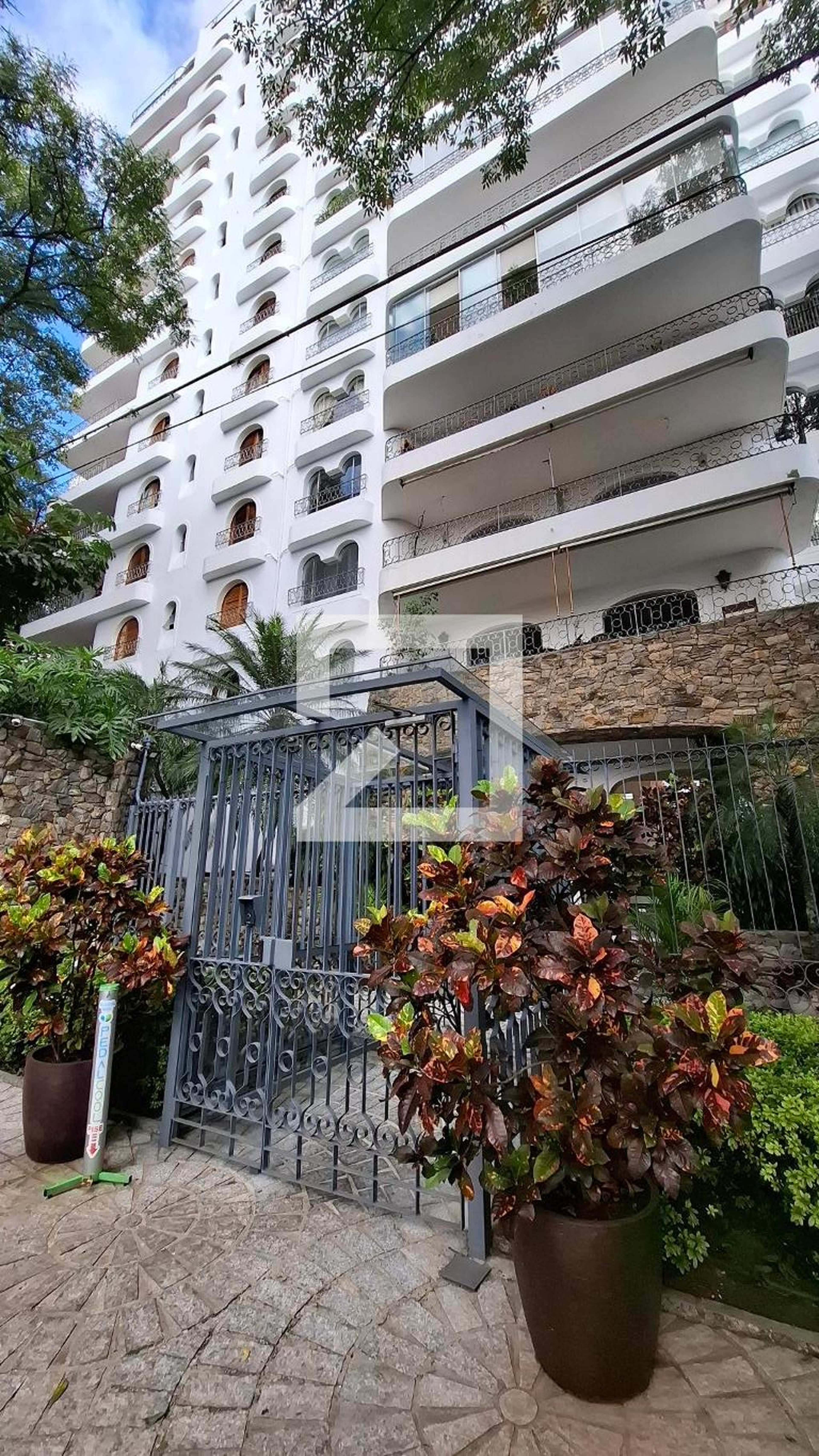 Fachada do Prédio Condomínio Mont Serrat Mont Seny