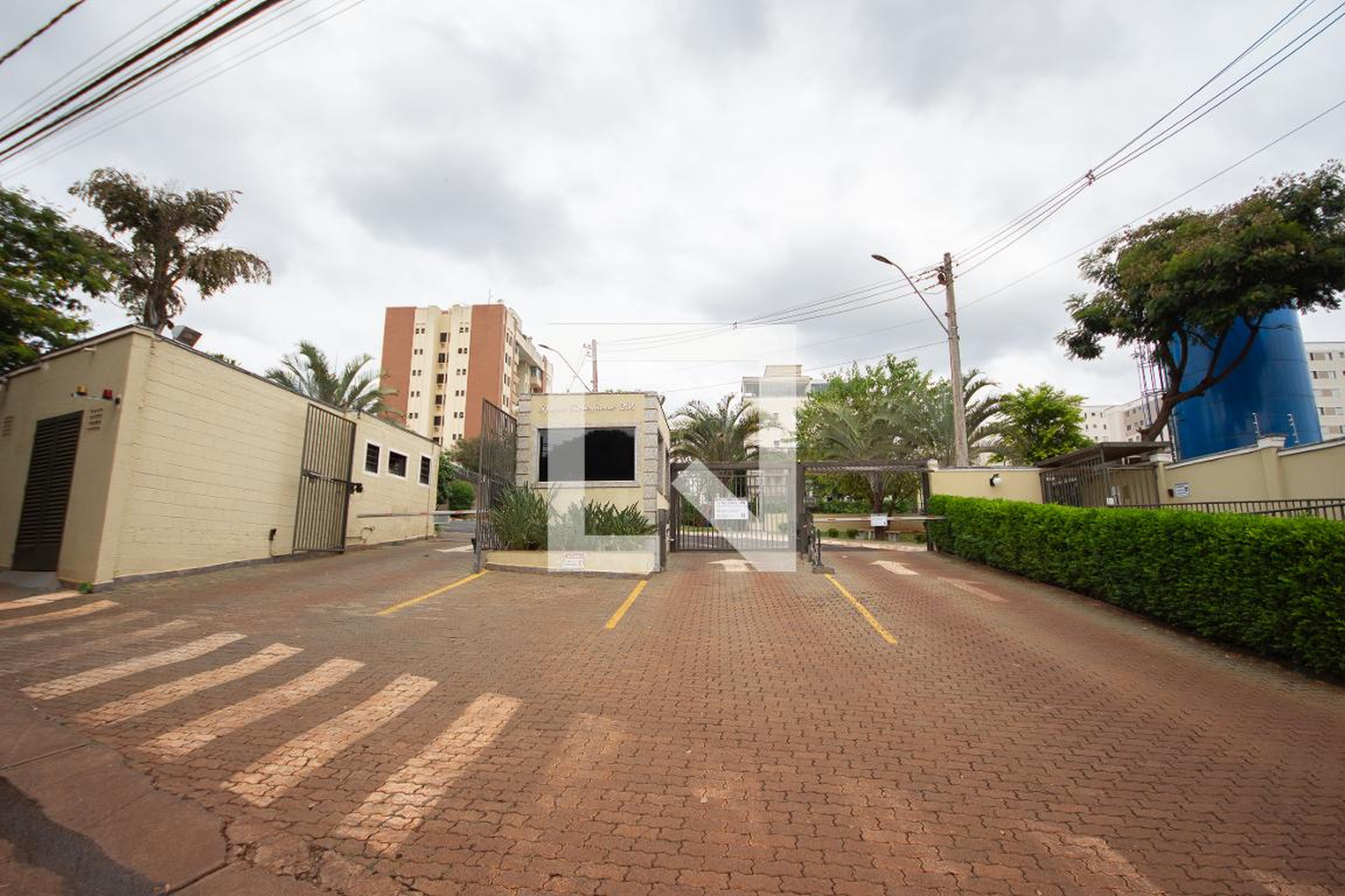 Fachada do condomínio Condomínio Spazio Robespierre