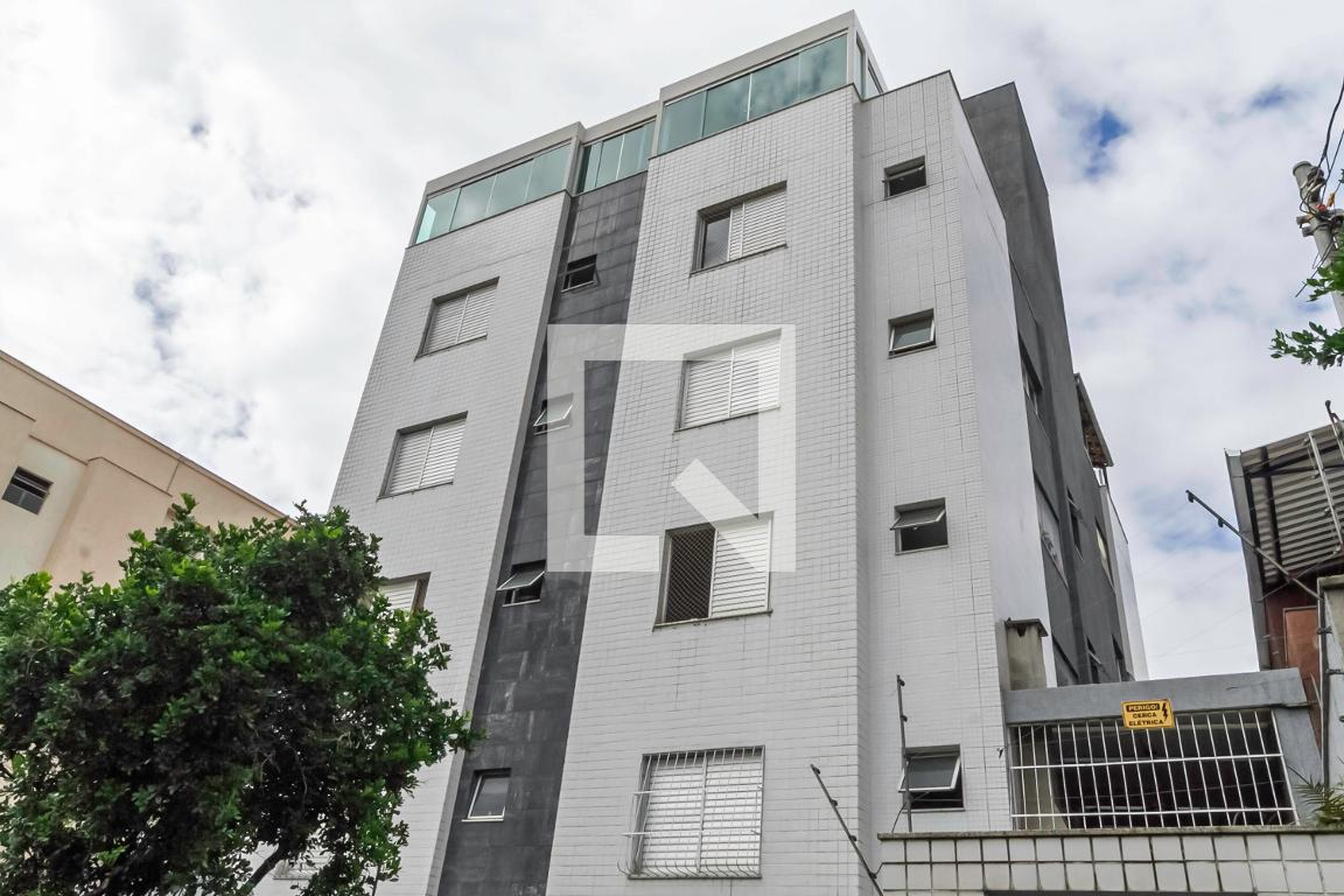 Fachada Condomínio em Rua Pitangui, 2578