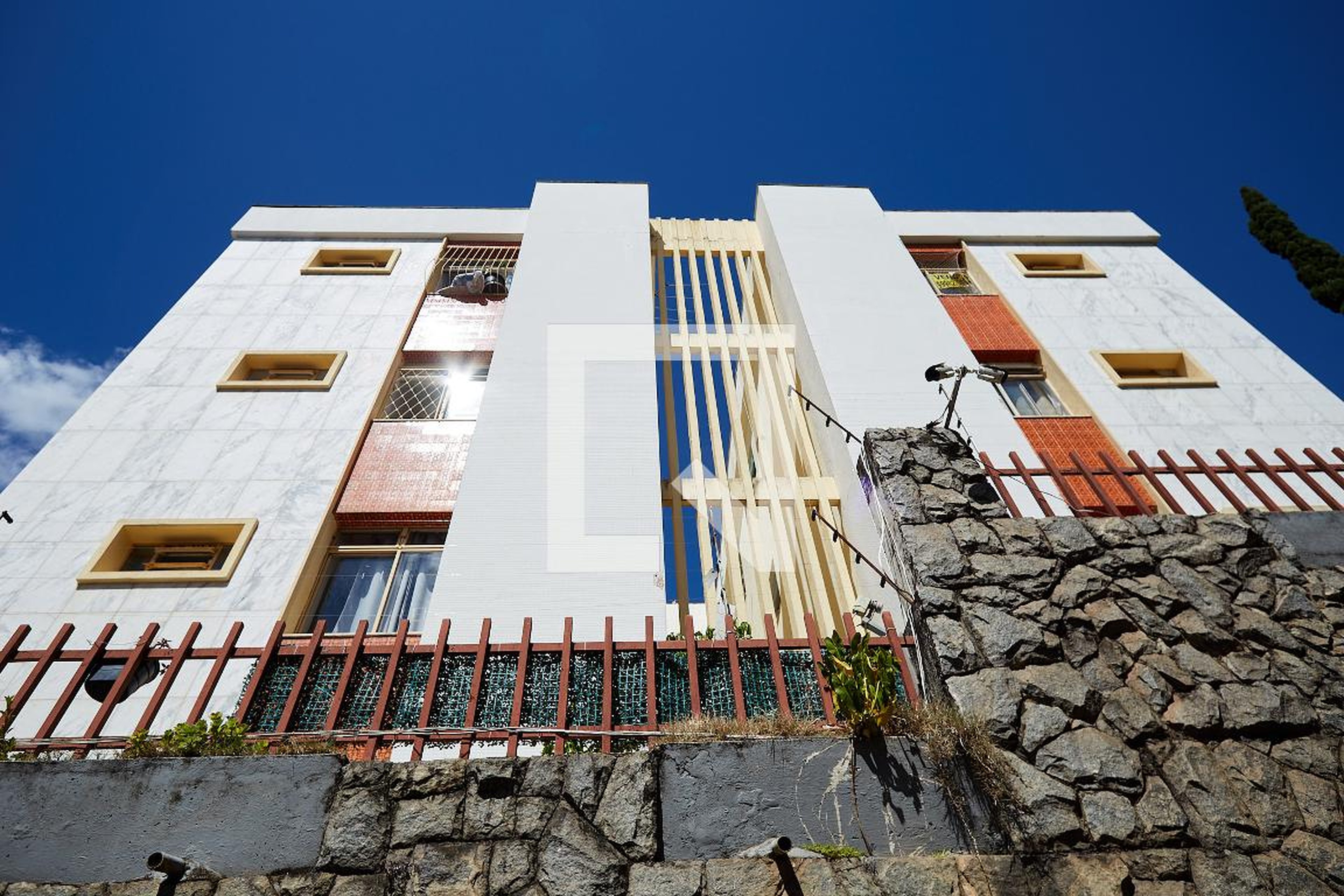 Fachada Condomínio em Rua Doutor Alípio Goulart, 357