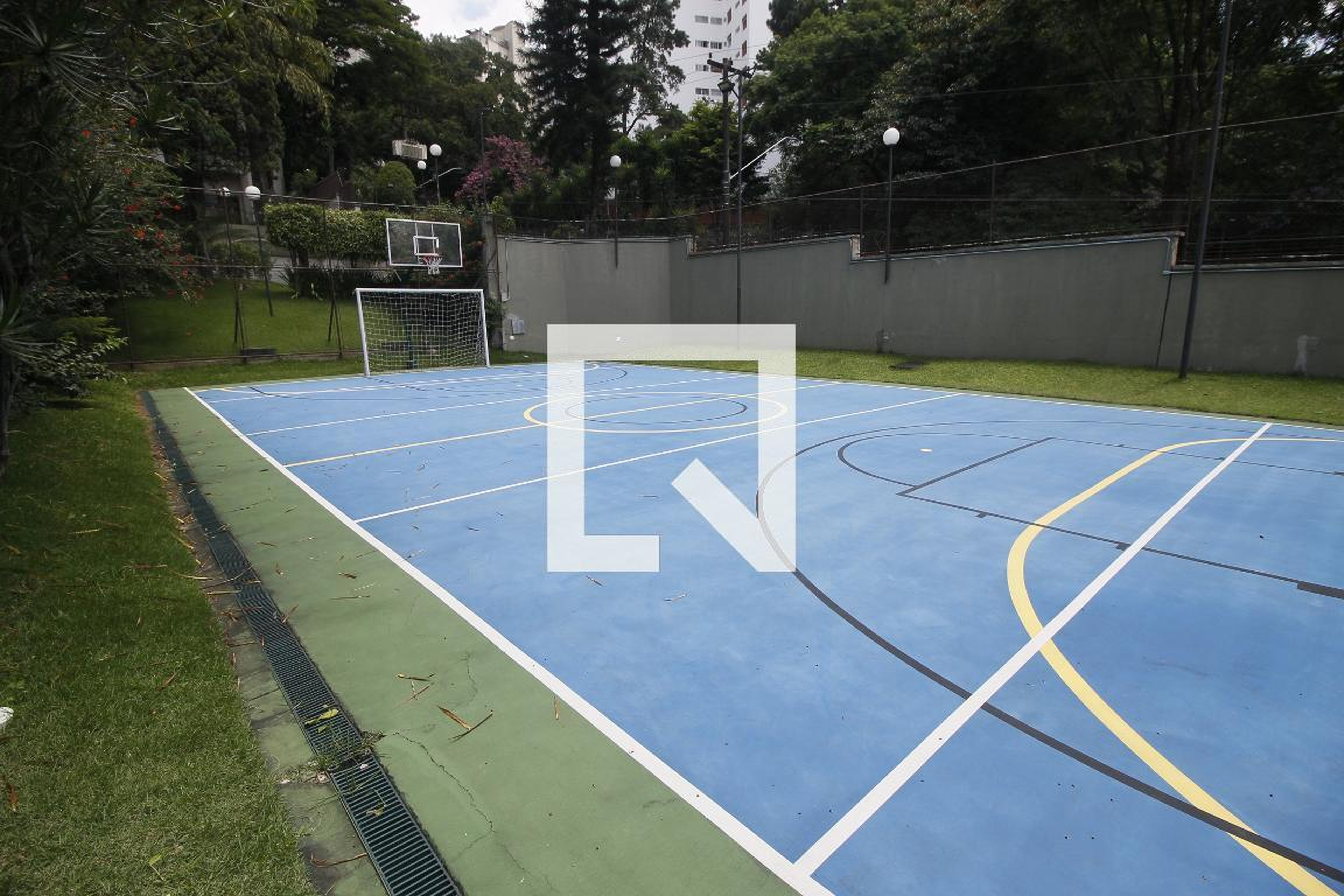 Quadra Esportiva - Blanc Et Rouge