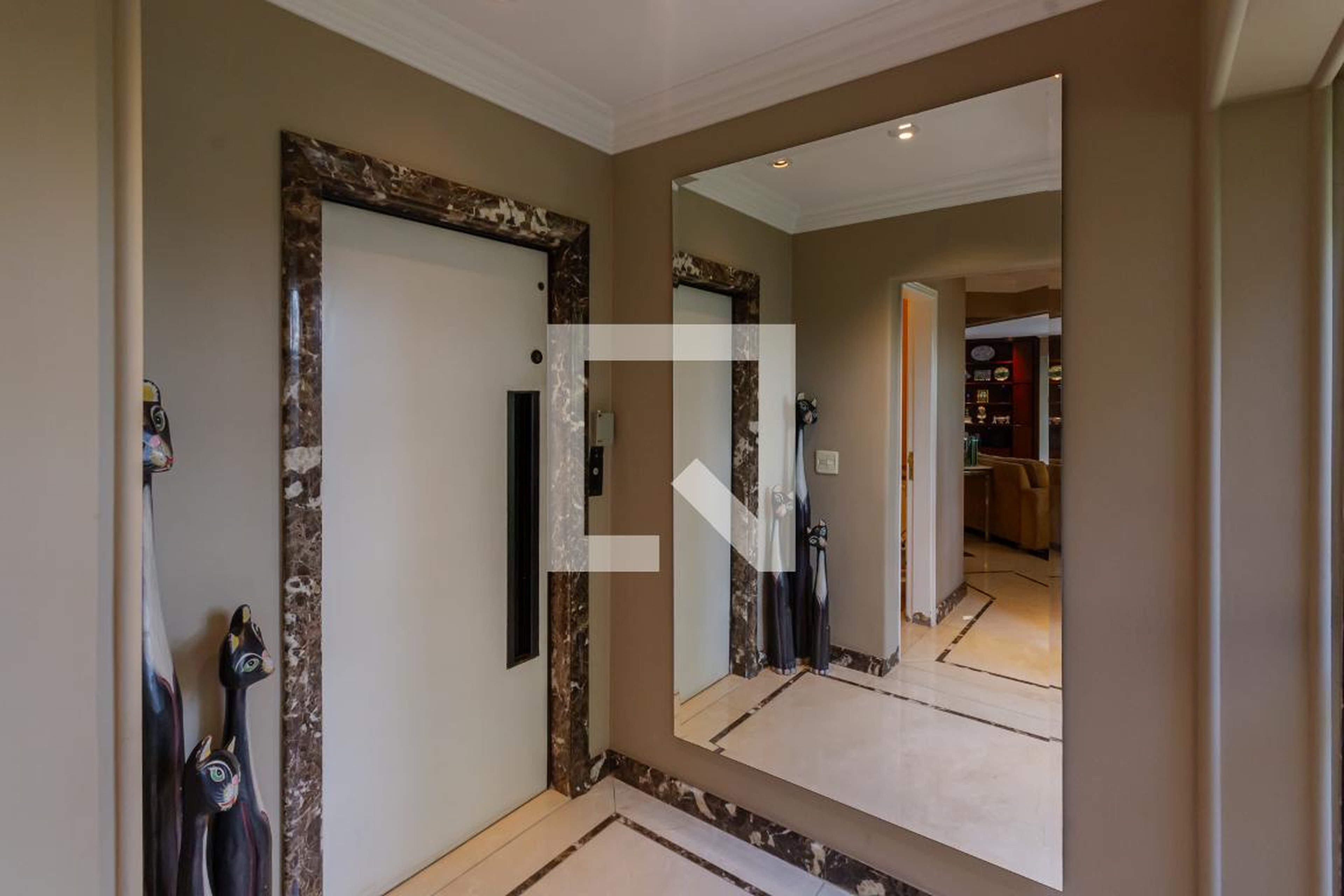 Hall de entrada - Plaza Doro