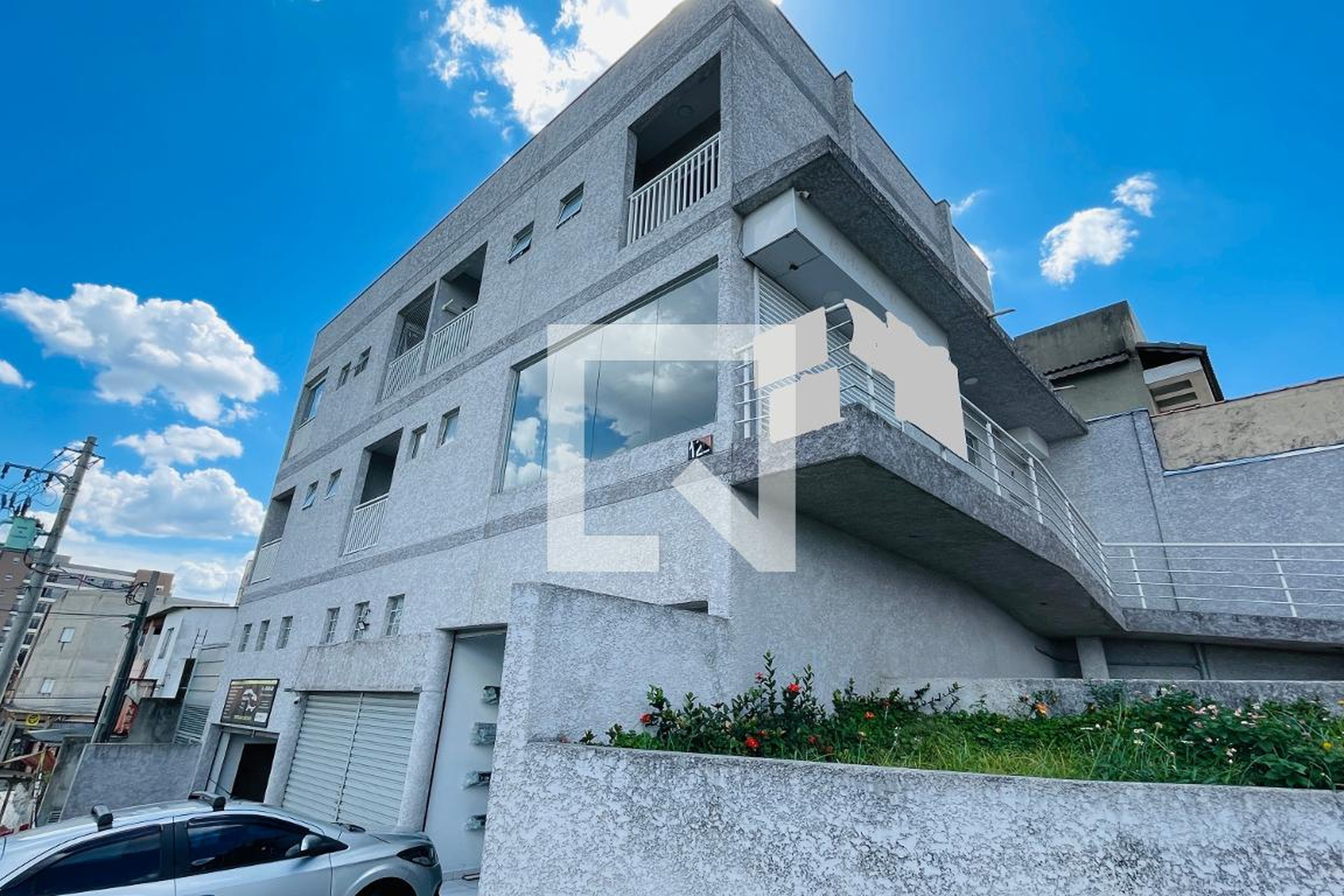 Fachada Condomínio em Rua Mariano Moya Peramos, 17