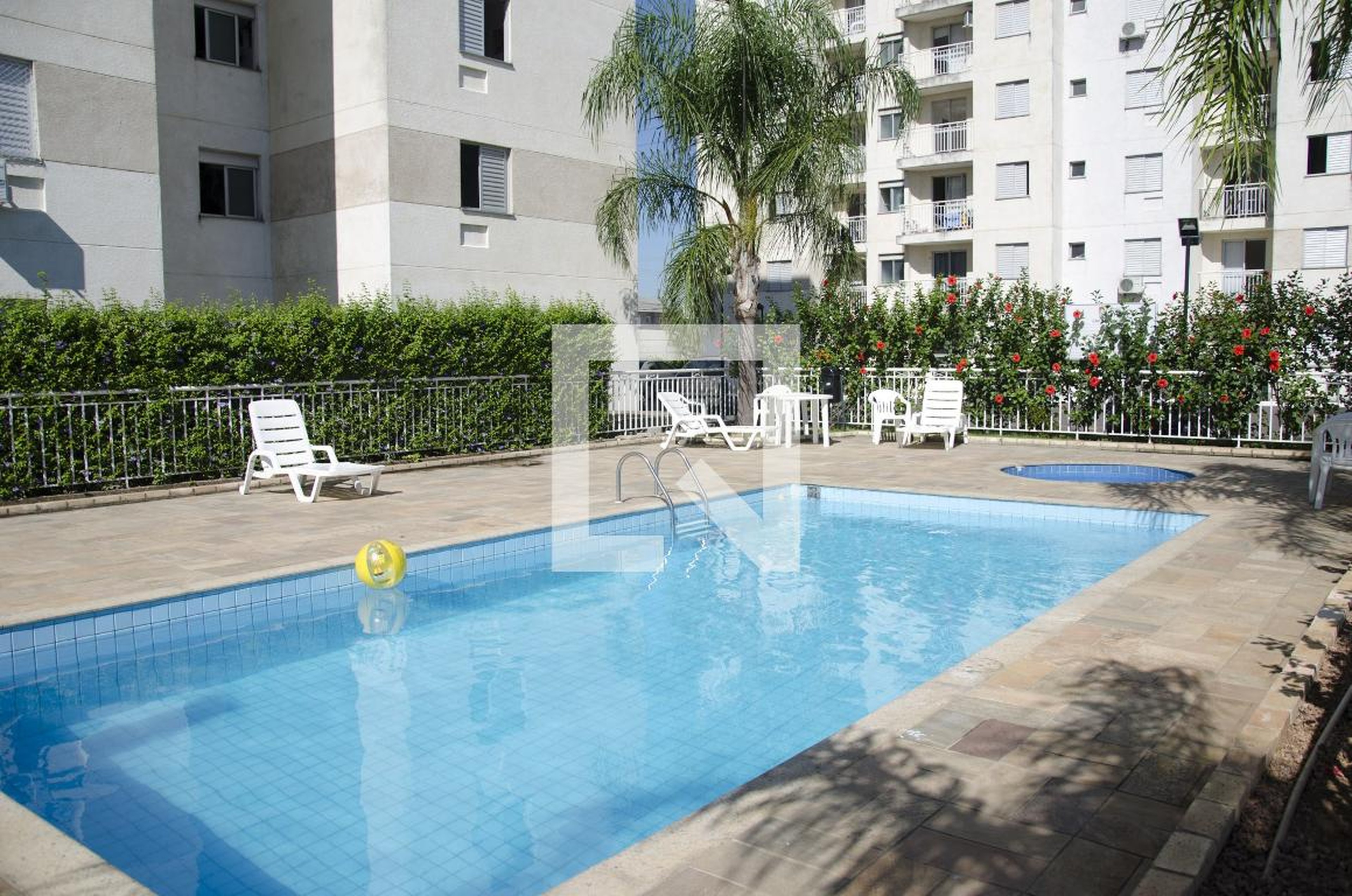 Piscina - Alameda das Tulipas